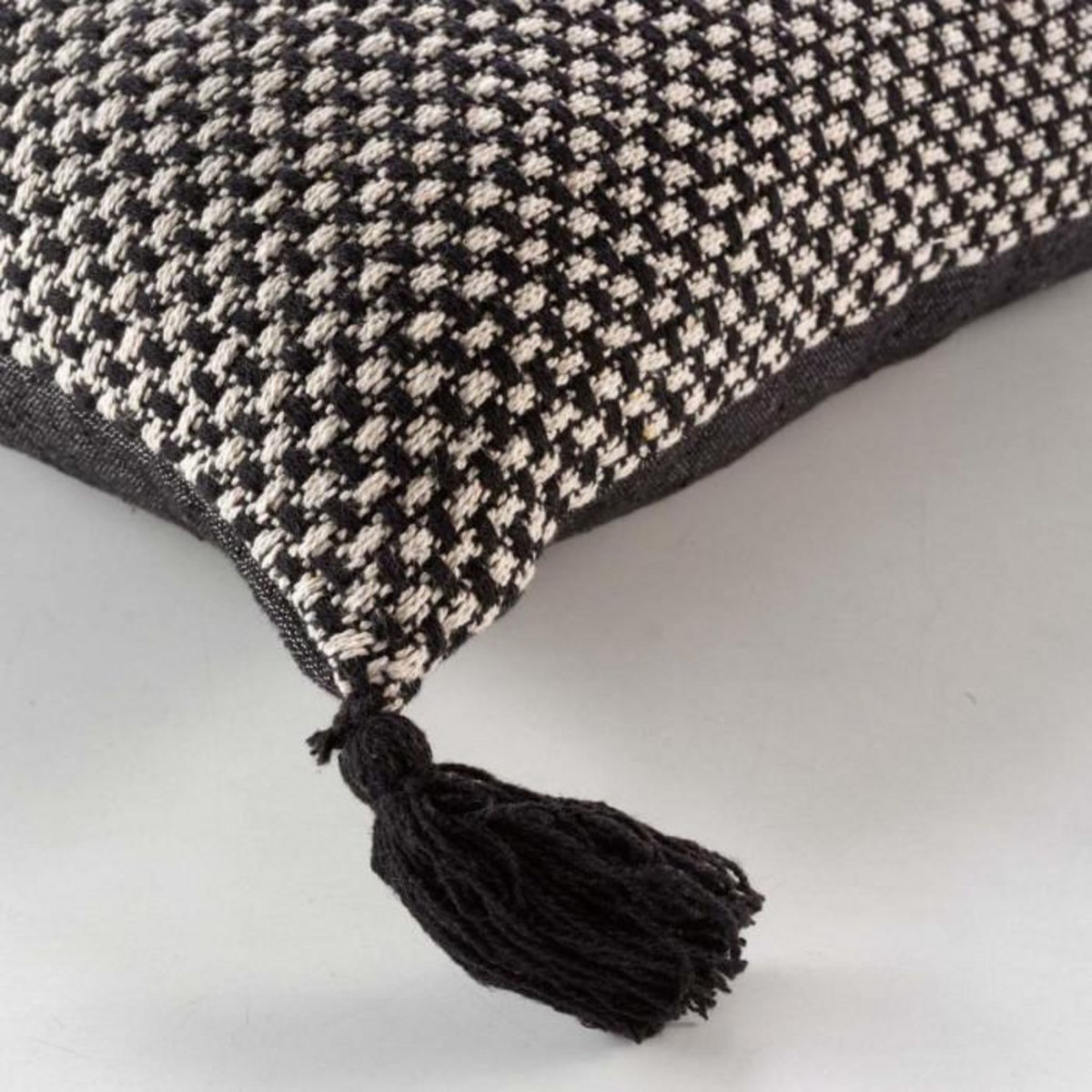 Paris Prix Coussin Déco à Pompons  Jennie  40x40cm Noir