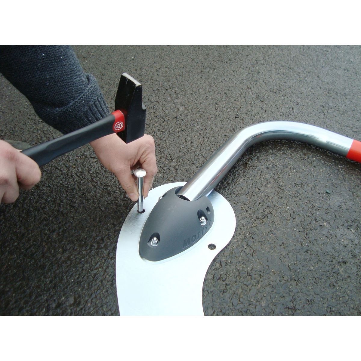 MOTTEZ Barrière de parking spécial macadam