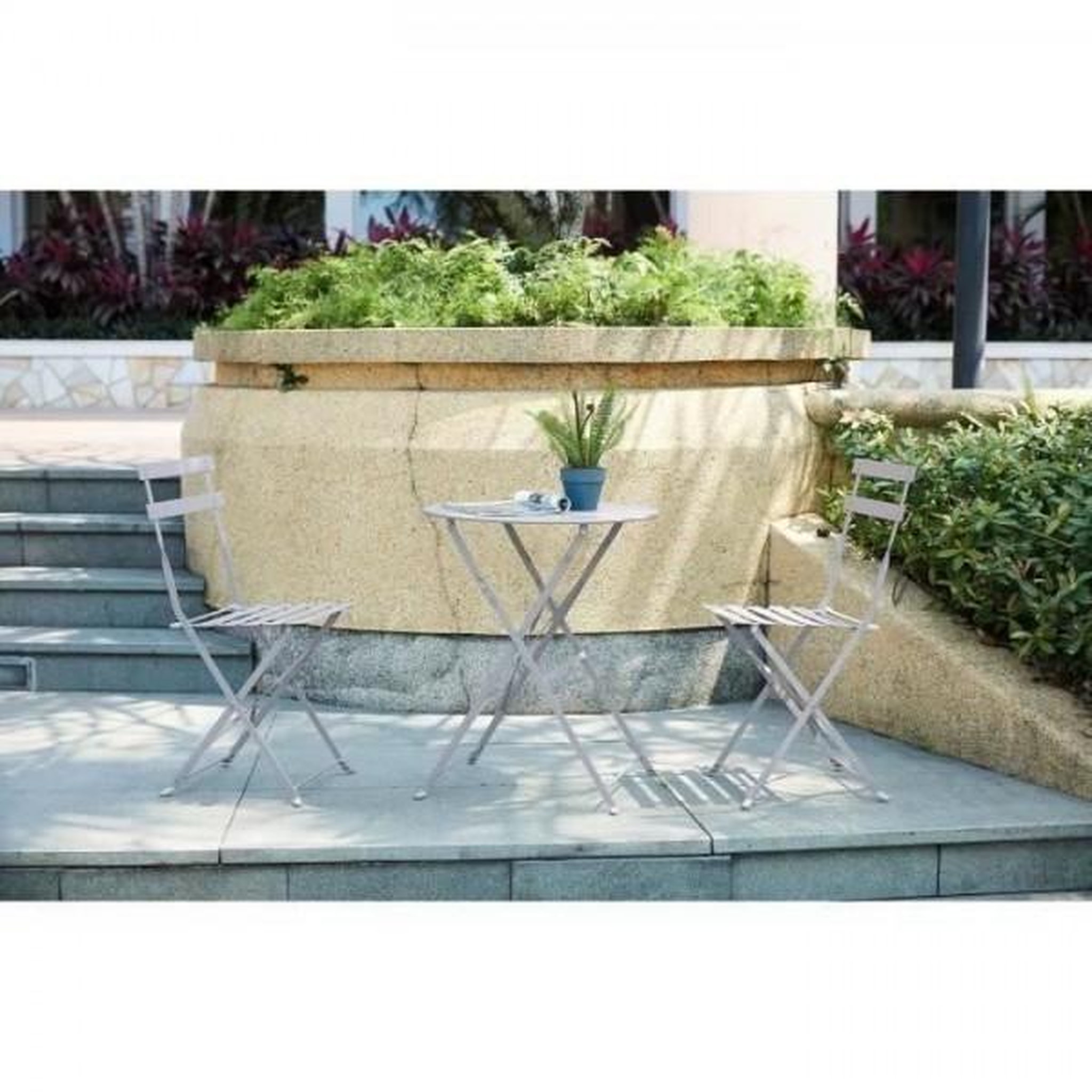 Voir la diapositive 2 : MARKET24 Set bistrot - Ensemble repas de jardin - Table pliante Diam.60 cm + 2 chaises - Acier thermolaqué - Gris