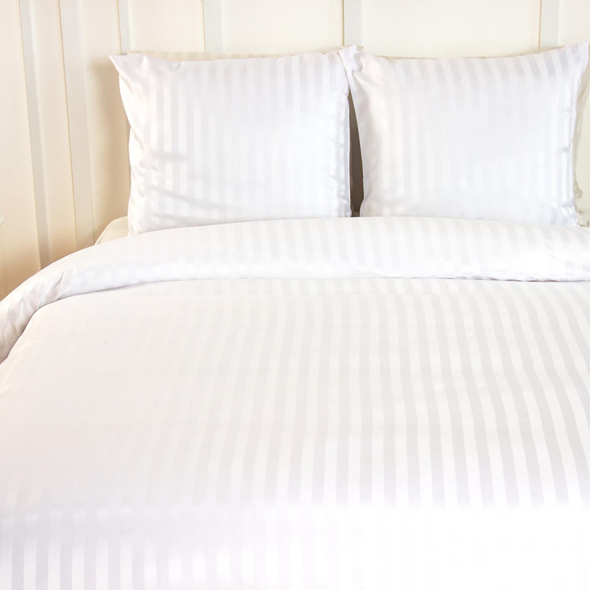 Voir la diapositive 2 : Home collection Parure housse de couette 100% satin de microfibre