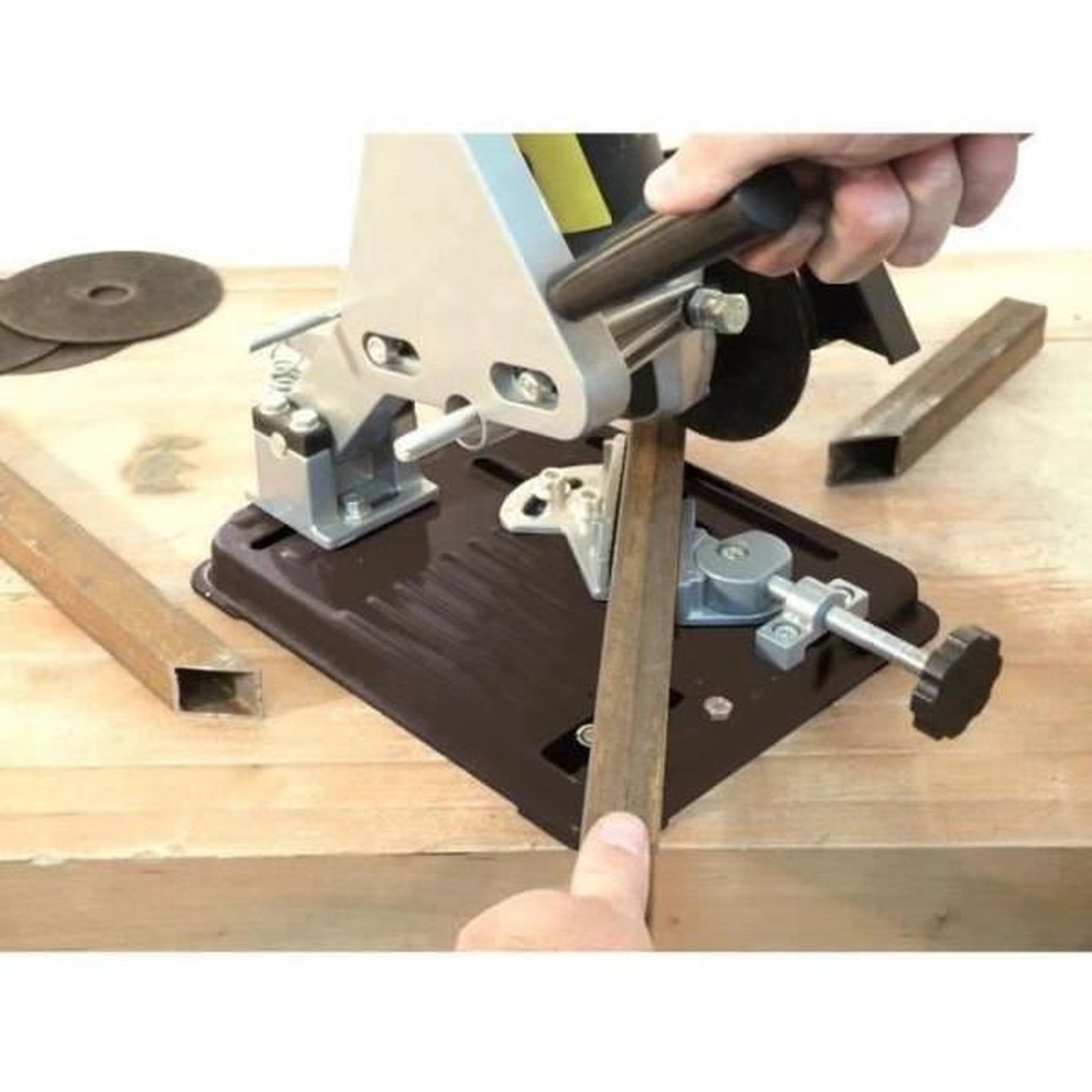 Voir la diapositive 4 : Fartools Support pour meuleuse d'angle AGS115-125 FARTOOLS - Transformez votre meuleuse en tronçonneuse