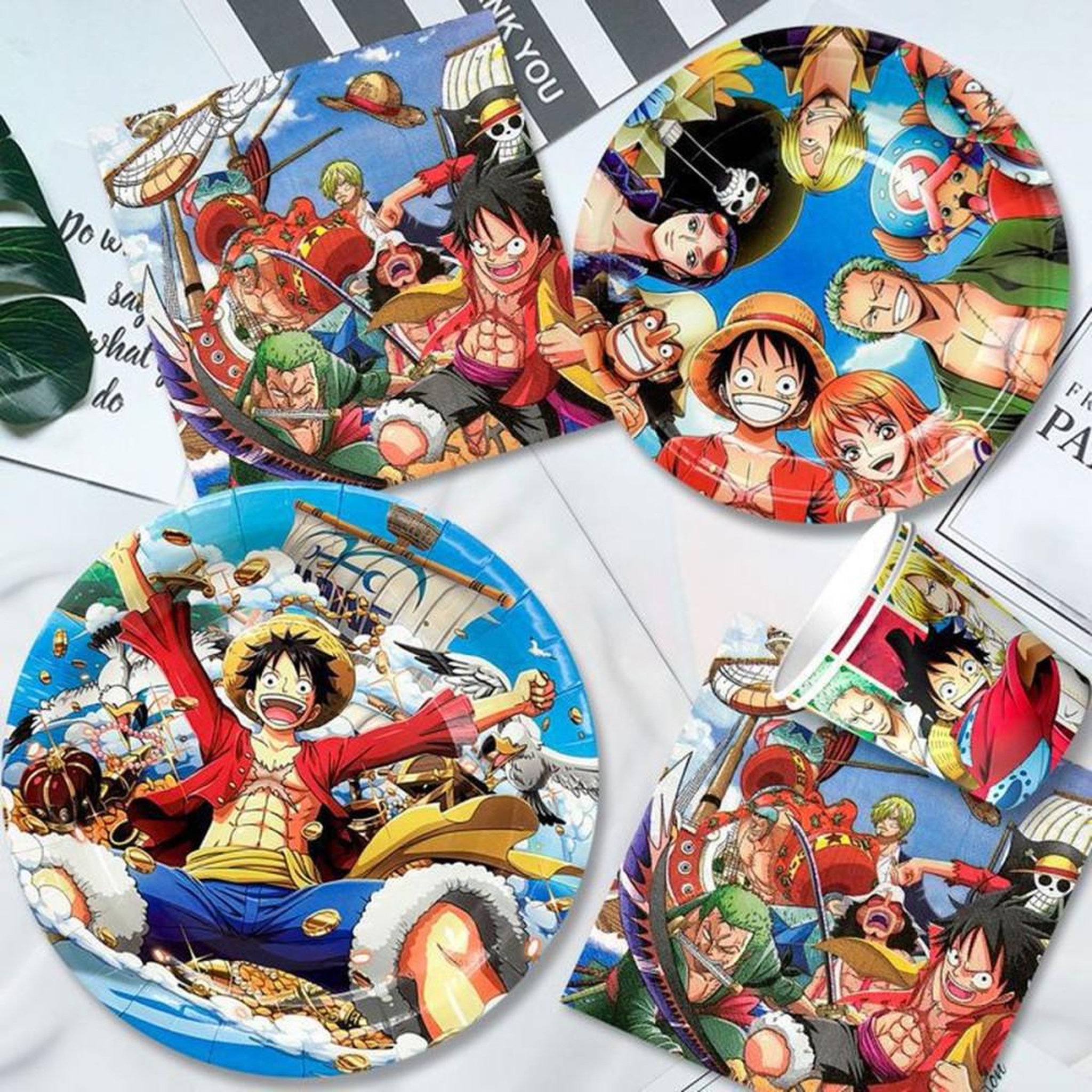 Voir la diapositive 5 : Set de décoration anniversaire Pirate One Piece pour enfants, 15 fanions, 1 fond imprimé, 12 ballons, assiettes, serviettes, couverts et toppers