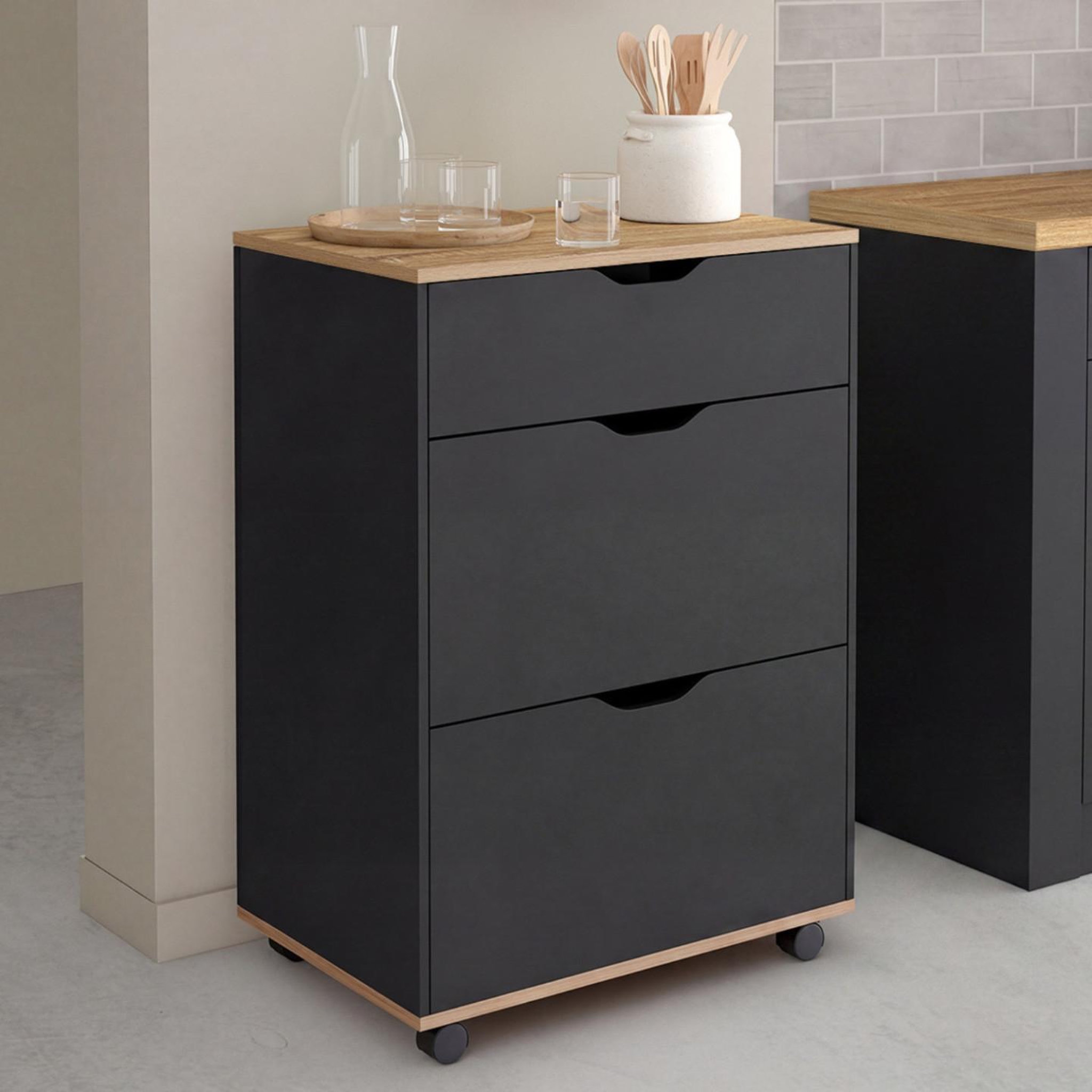 Voir la diapositive 2 : ID MARKET Desserte de cuisine cosy 3 tiroirs casserolier bois noir et plateau façon hêtre l. 60 cm