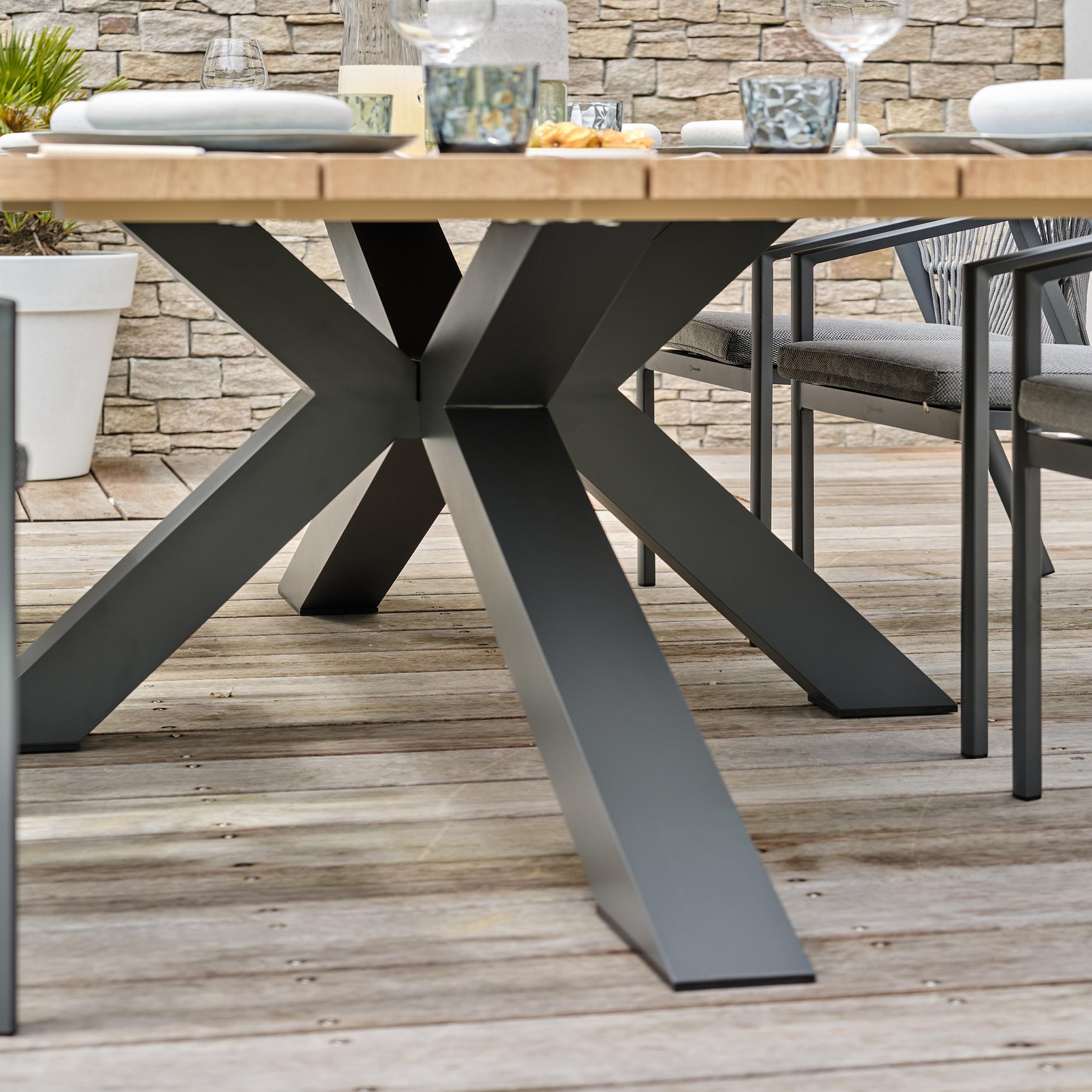 Voir la diapositive 4 : DCB GARDEN Ensemble repas de jardin (8 places)