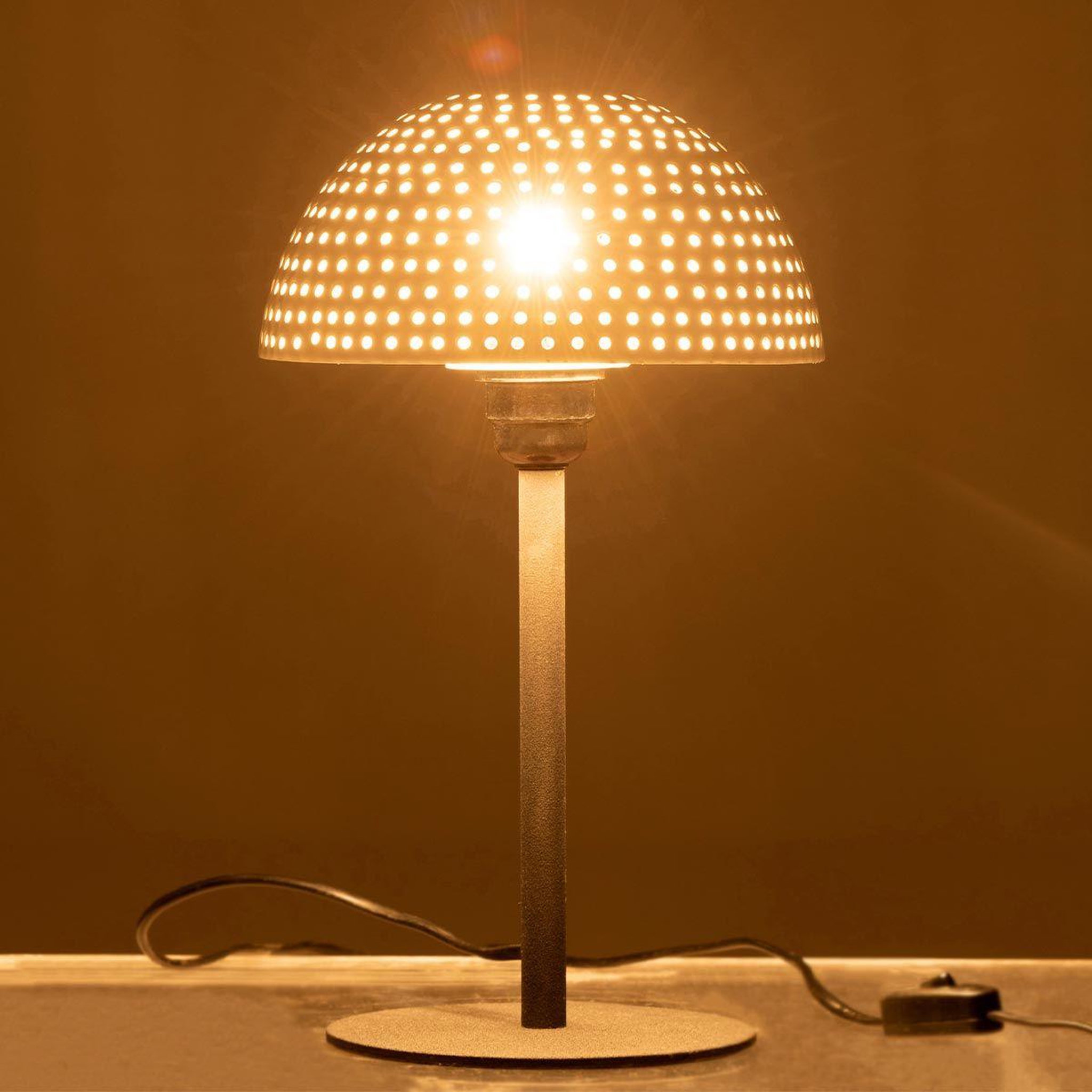 Voir la diapositive 3 : J-LINE Lampe à poser  champignon brillant  36cm blanc