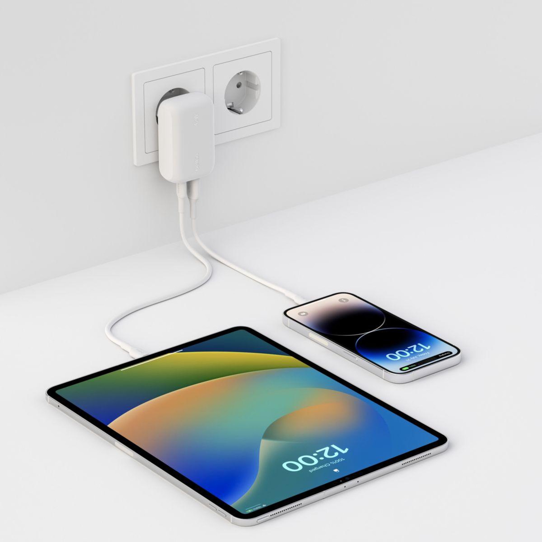 Voir la diapositive 2 : Belkin Chargeur USB-C 30W Power delivery + USB-A 12W
