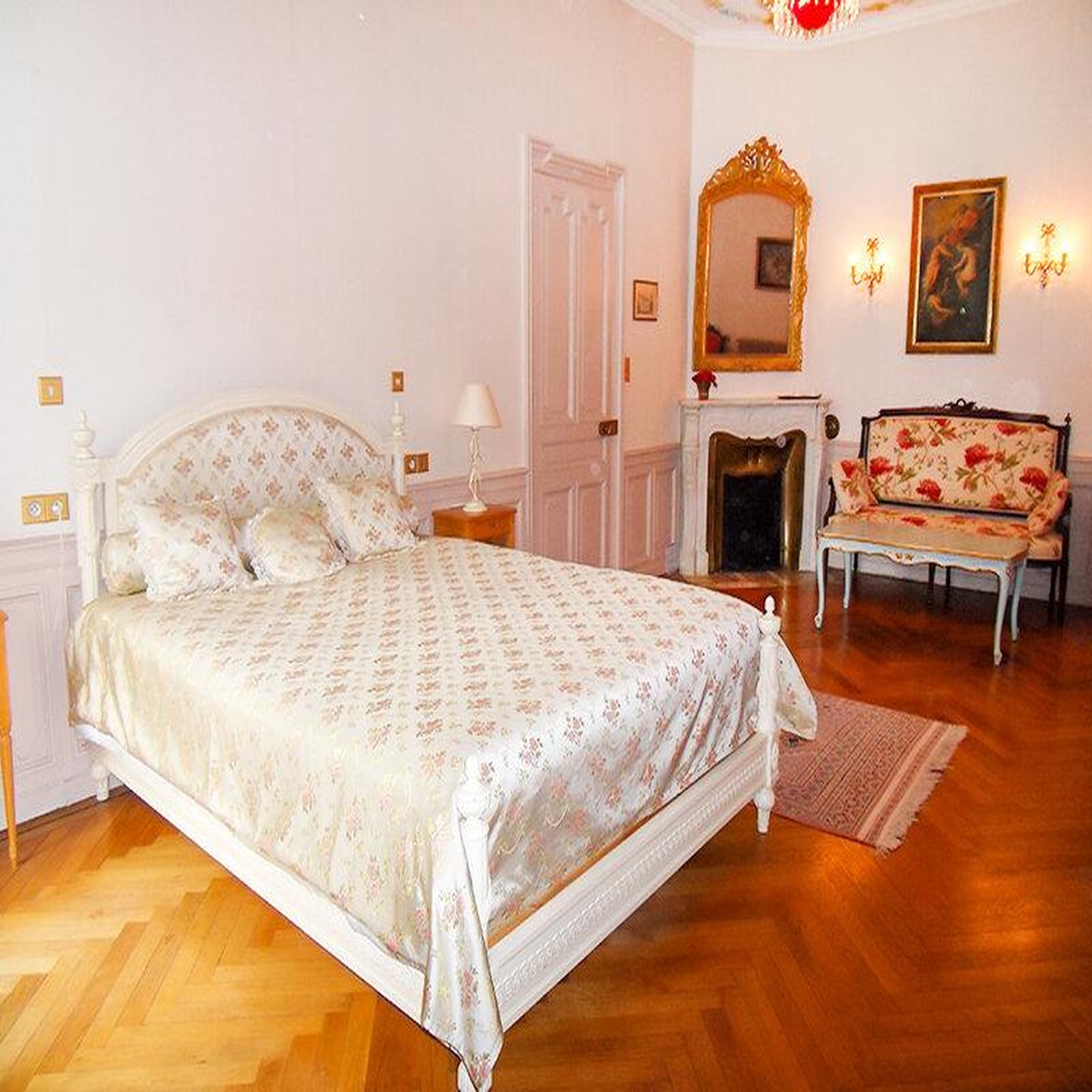 Voir la diapositive 2 : Smartbox Séjour romantique avec dîner dans un château près de roanne - coffret cadeau séjour