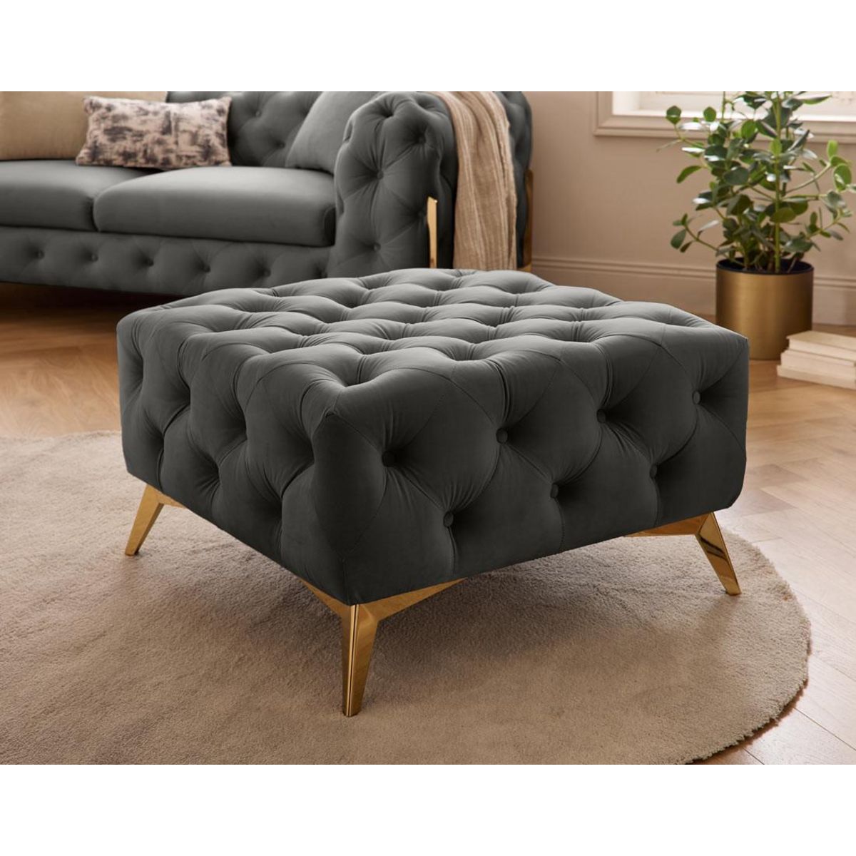 LISA DESIGN Camden - pouf chesterfield en velours - pieds en métal doré