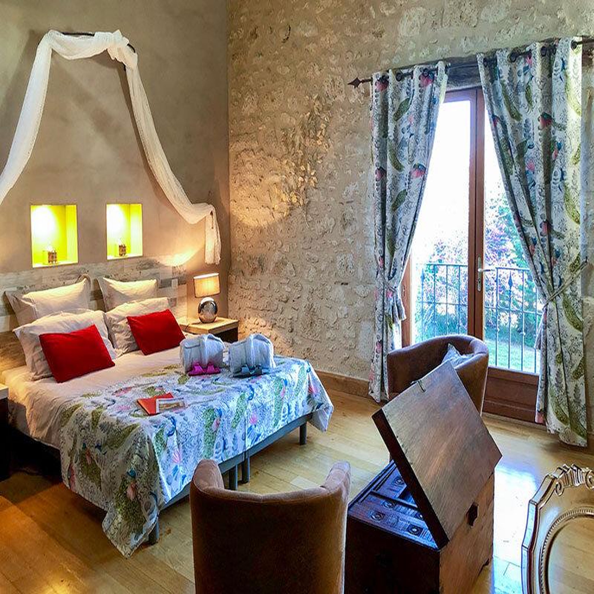 Voir la diapositive 2 : Smartbox 3 jours en maison d'hôtes avec dîner près d'Agen - Coffret Cadeau Séjour