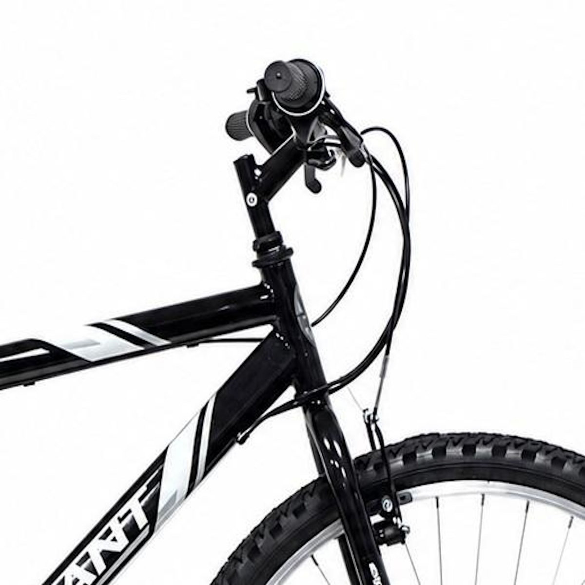 Vélo / VTT 26'' pour une taille à partir de 1.55m équipé de 6 vitesses avec dérailleur TY21, poignées Microshift et freins V- Bkake