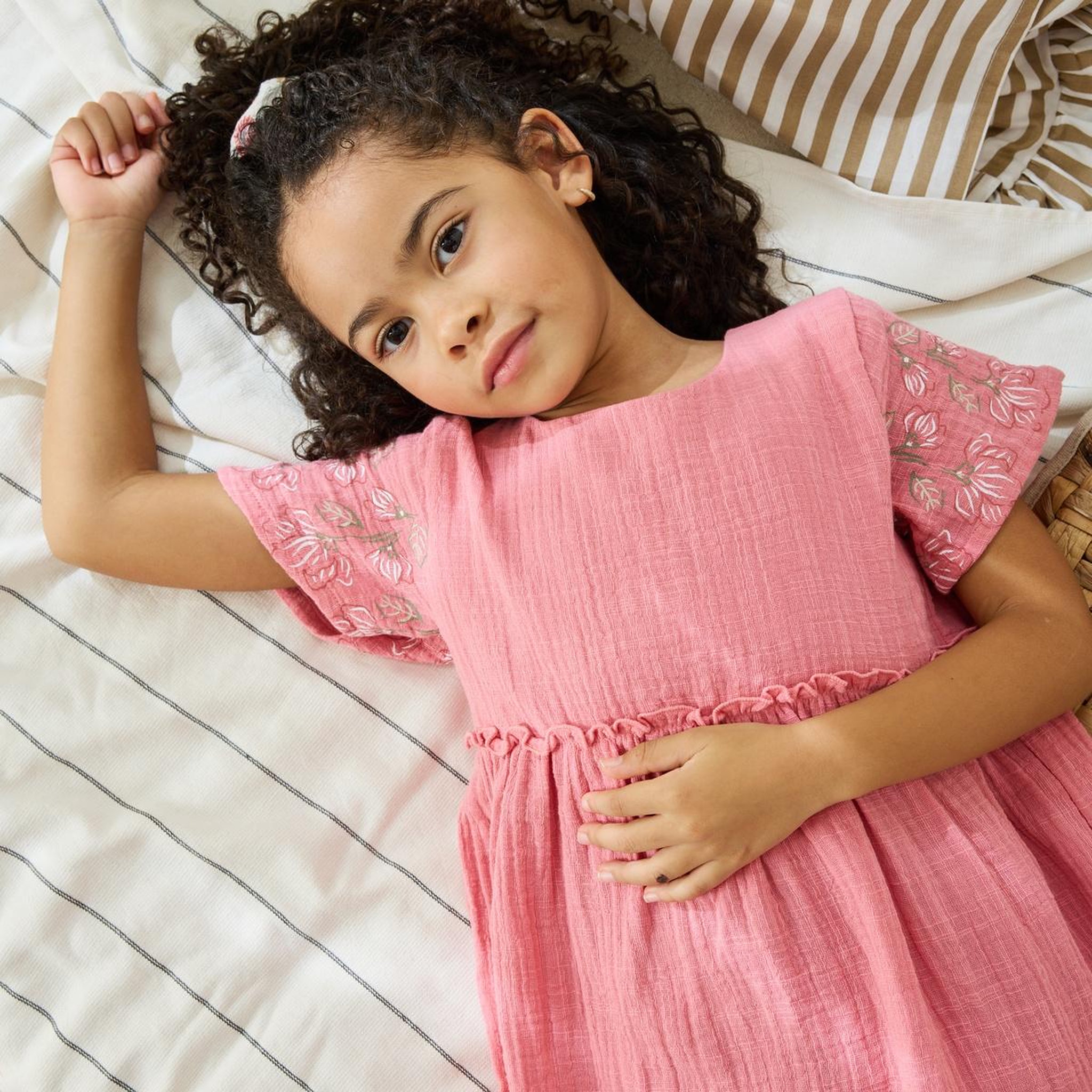 Voir la diapositive 3 : Petit Béguin Robe enfant en gaze de coton + chouchou anaelle