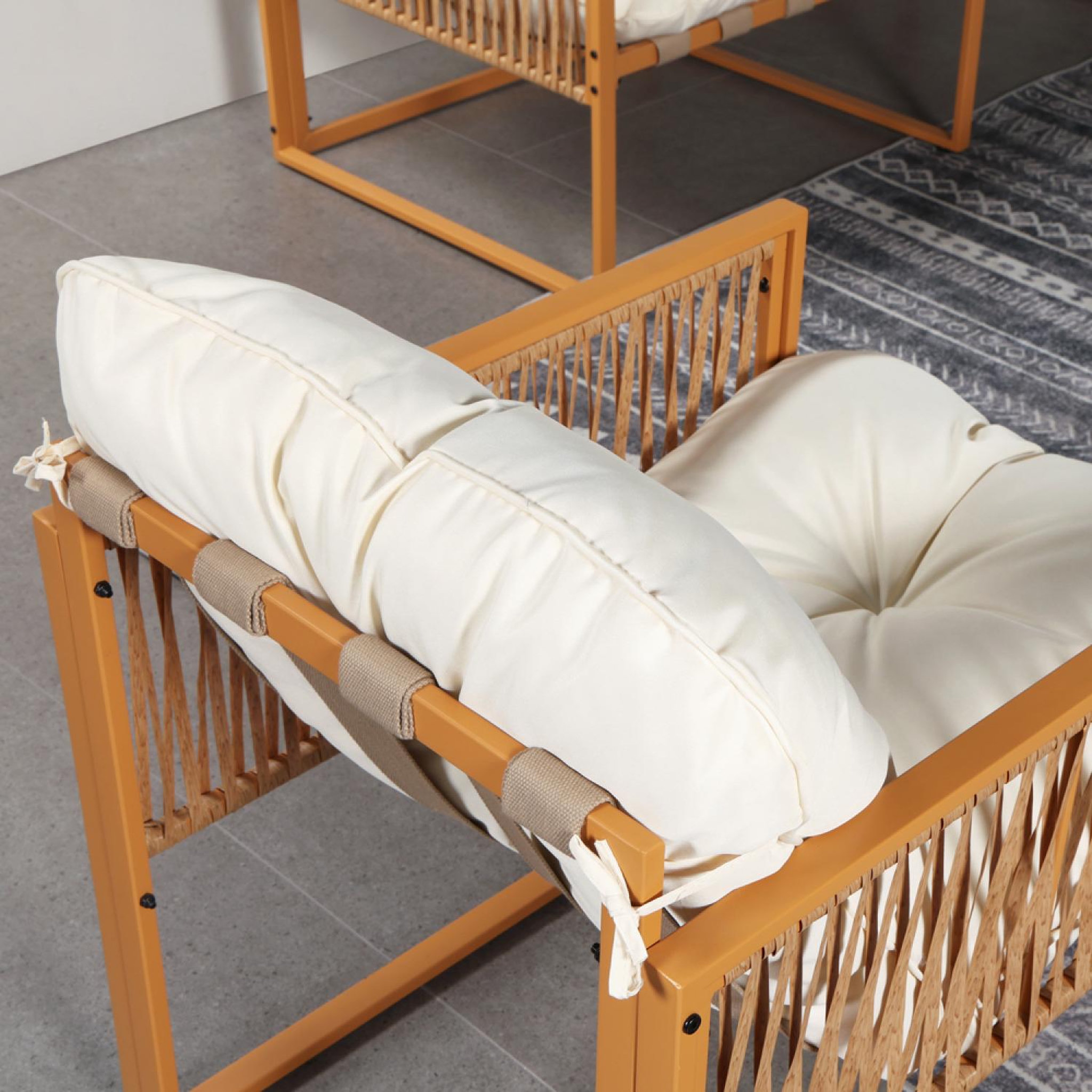 Voir la diapositive 4 : CONCEPT USINE Salon de jardin 8 places effet rotin coussins blancs turini