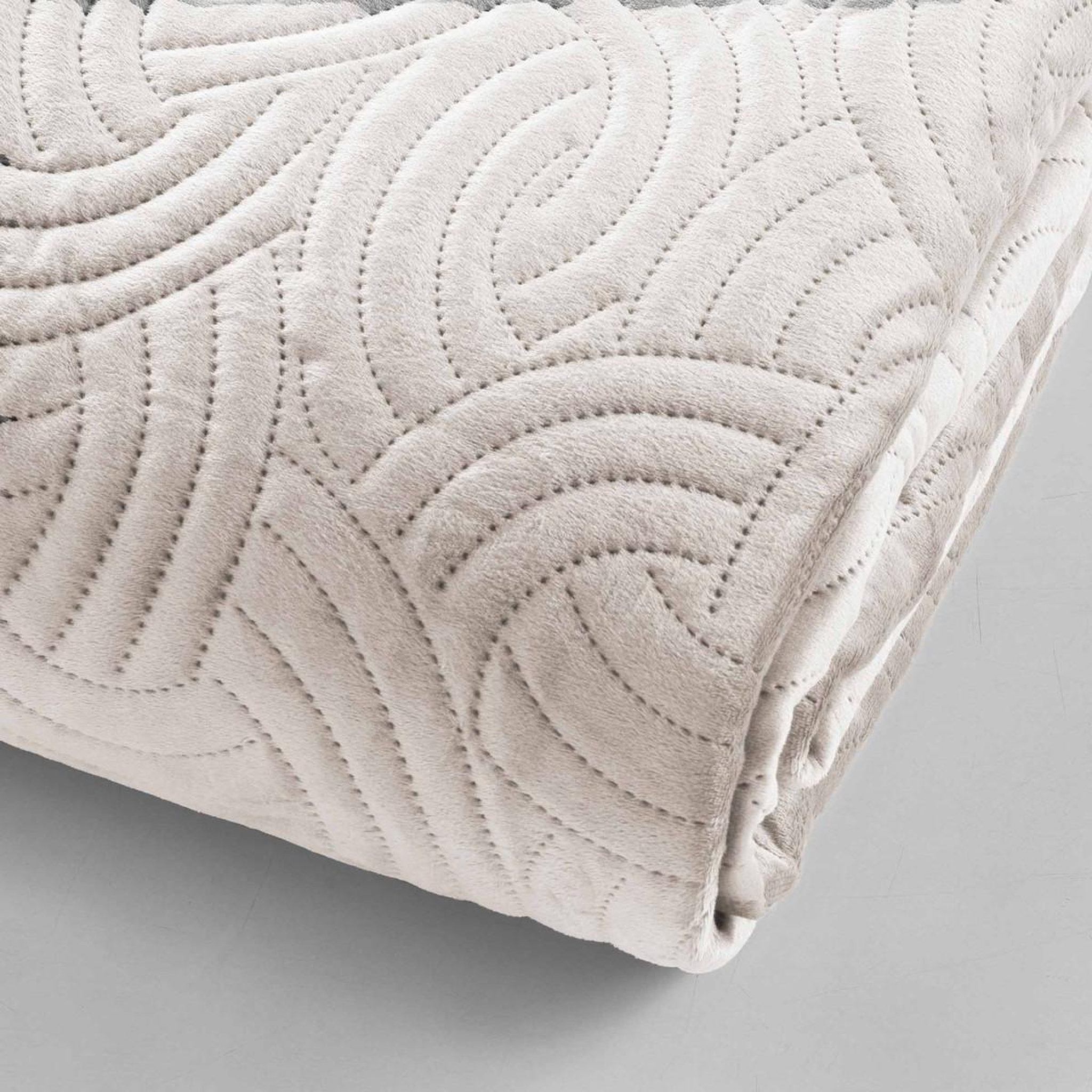 Voir la diapositive 4 : Douceur d'Intérieur Couvre-lit & 2 housses de coussin  solange  240x260cm naturel