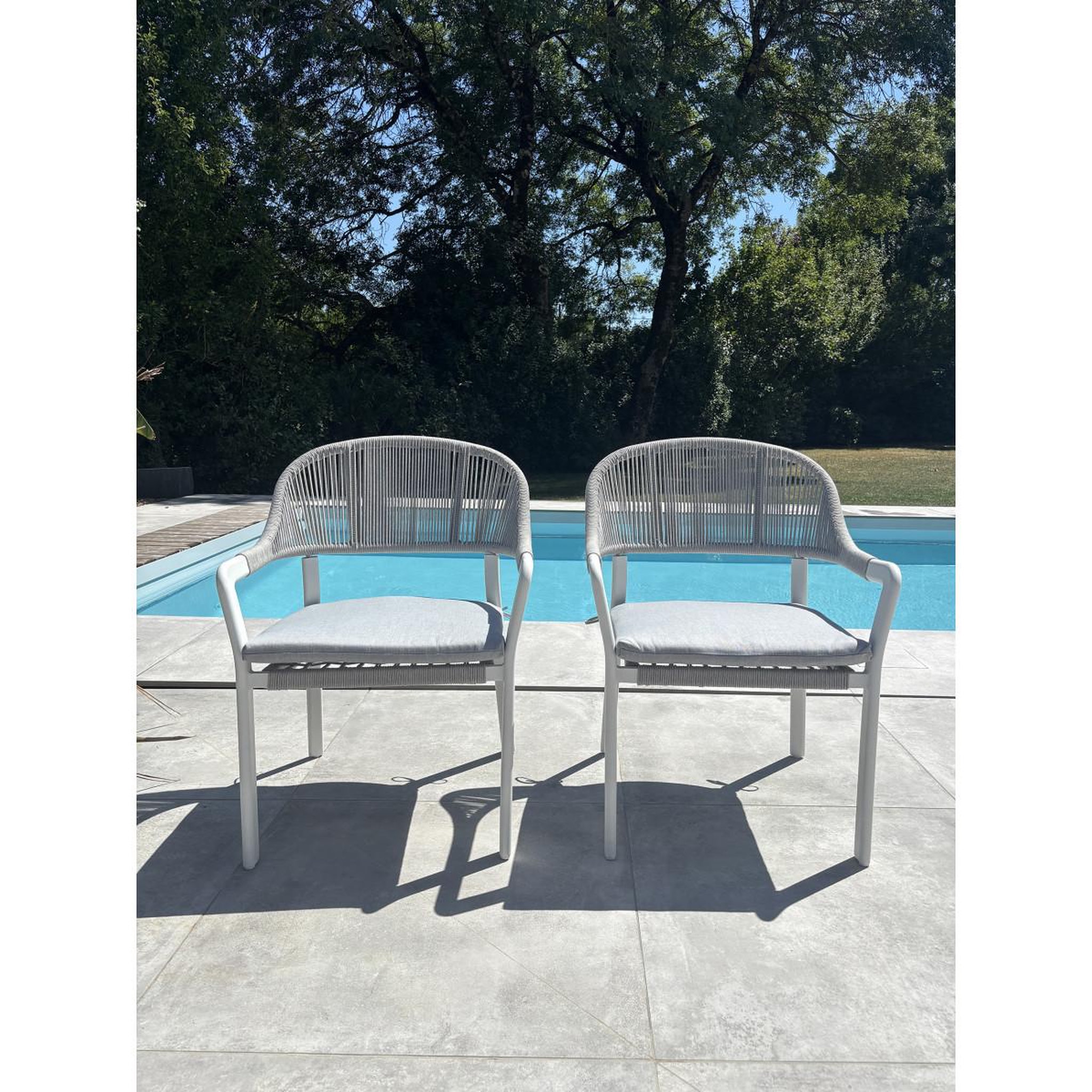 Voir la diapositive 3 : Paris Prix Lot de 2 fauteuils de jardin empilables  abella  86cm blanc