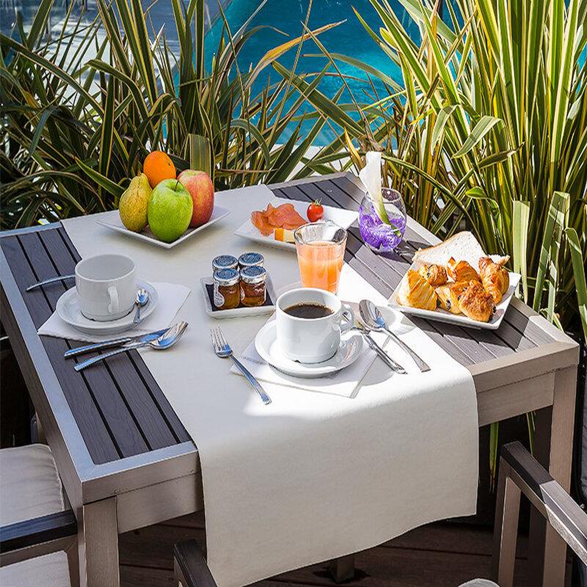 Voir la diapositive 4 : Smartbox Séjour de 2 jours en hôtel 4* au centre de cannes avec champagne - coffret cadeau séjour