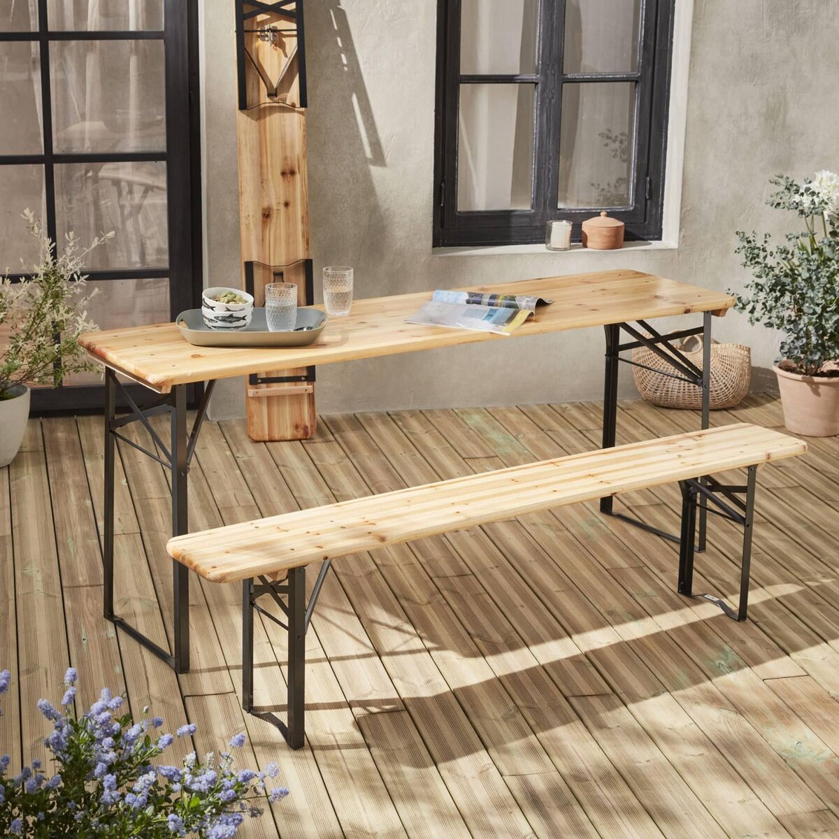 SWEEEK Table en bois 180cm avec 2 bancs – BAYONNE – Esprit brasserie. pliable. 6 personnes