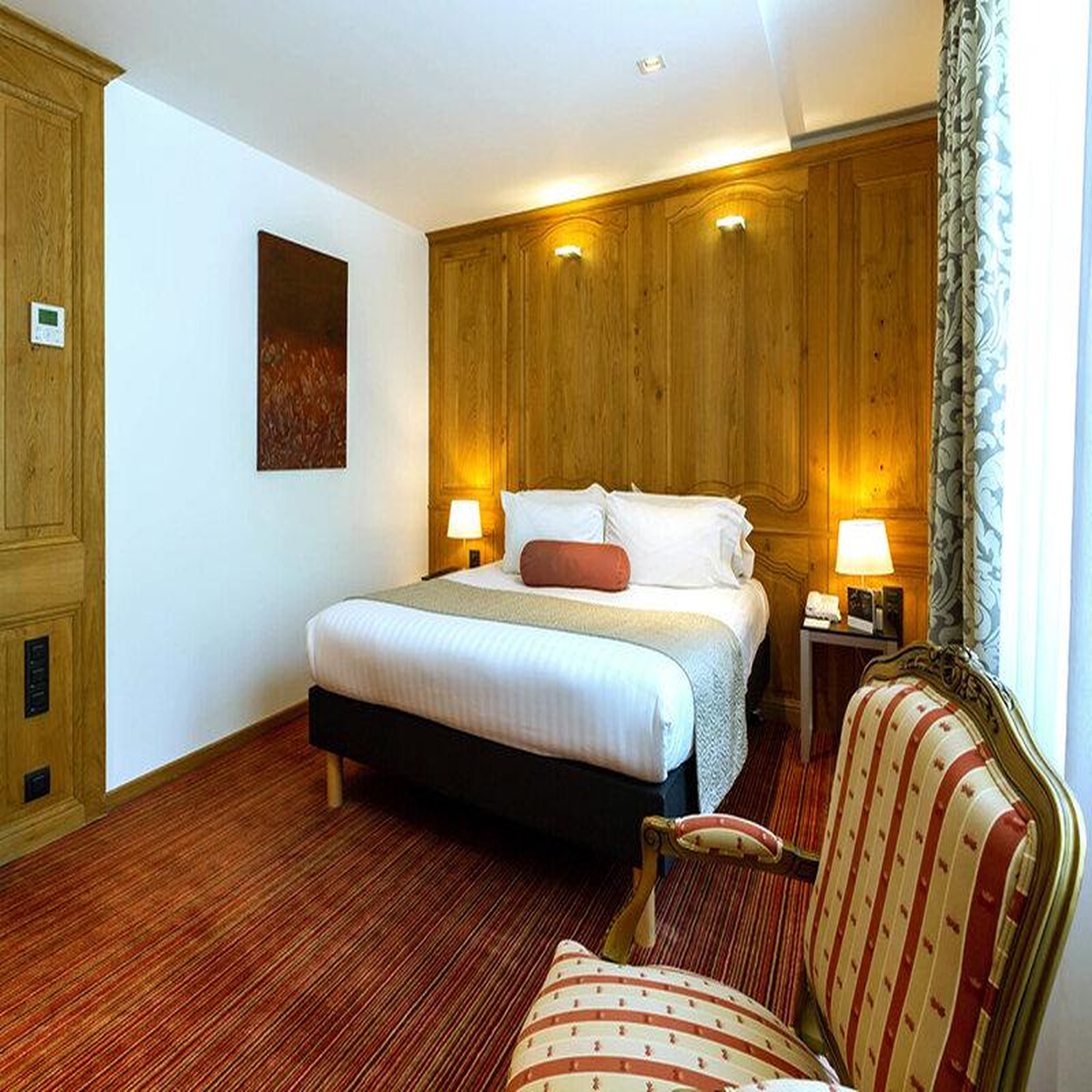 Voir la diapositive 2 : Smartbox Escapade relaxante en hôtel 5* à lille avec massage, piscine et hammam - coffret cadeau séjour