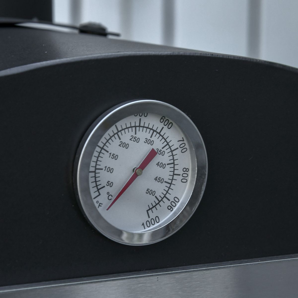 OUTSUNNY Four à pizza extérieur au charbon de bois - barbecue sur roulettes - four à bois - pierre réfractaire - cheminée, jauge température - acier au carbone noir gris