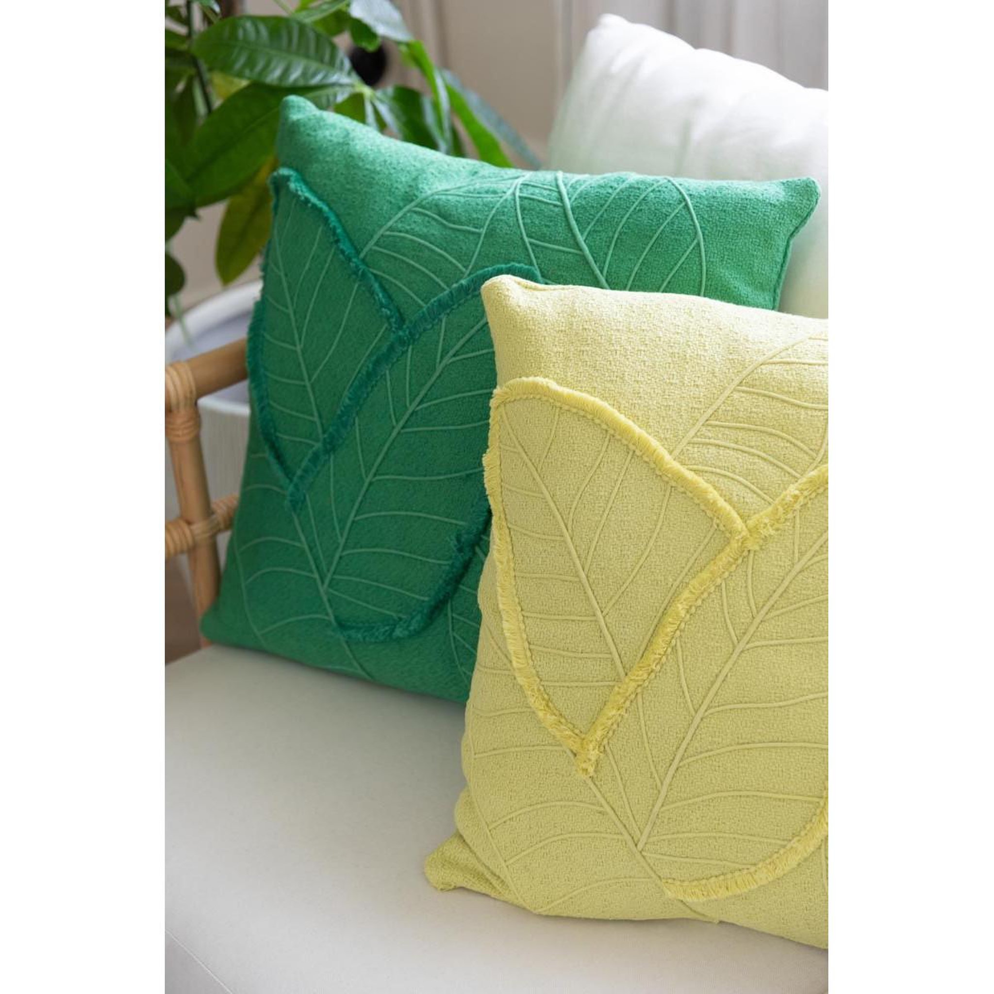 Voir la diapositive 4 : J-LINE Coussin design feuilles  avocado  45x45cm vert citron