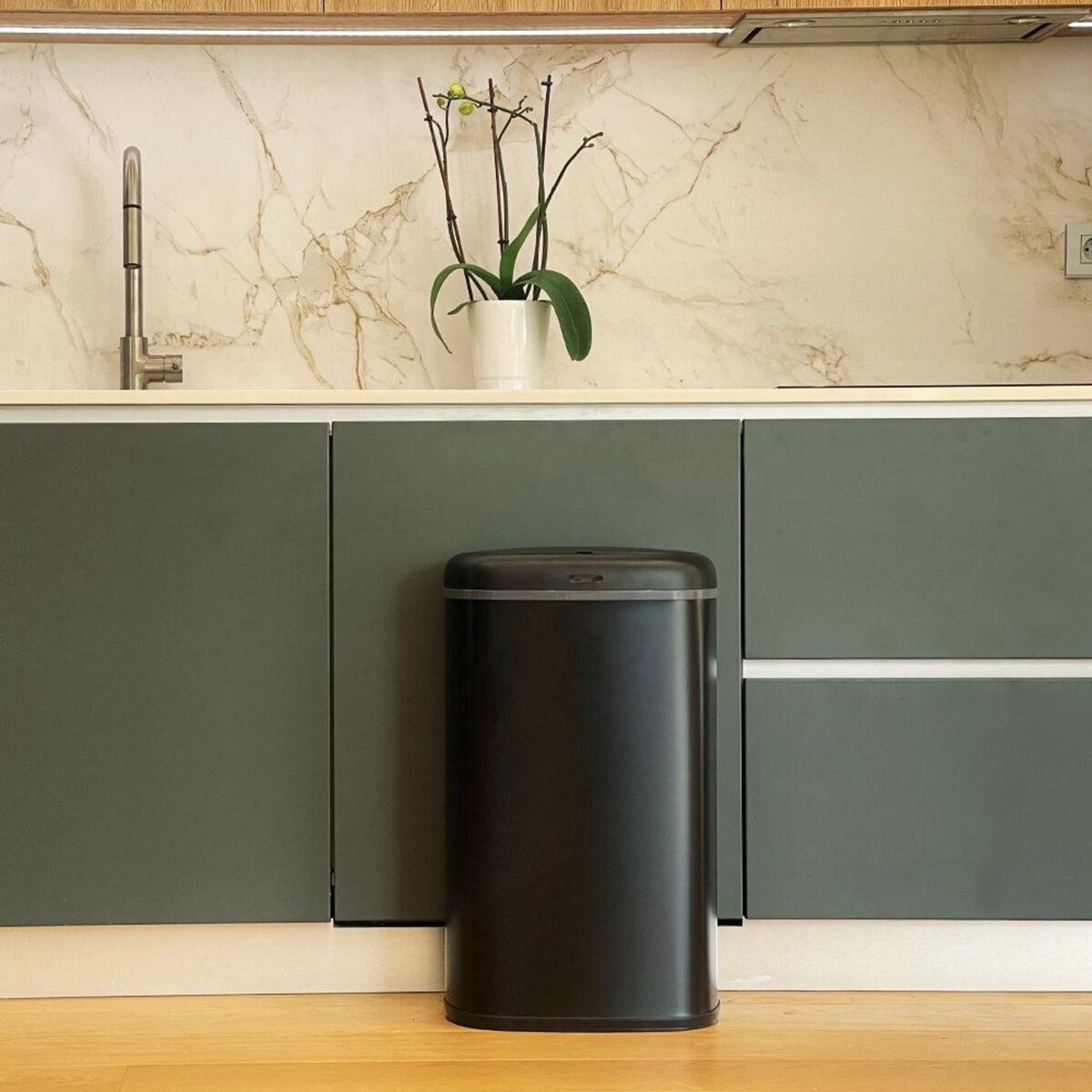 Kitchen move Poubelle de cuisine automatique LOGAN Noir Acier inoxydable 58L