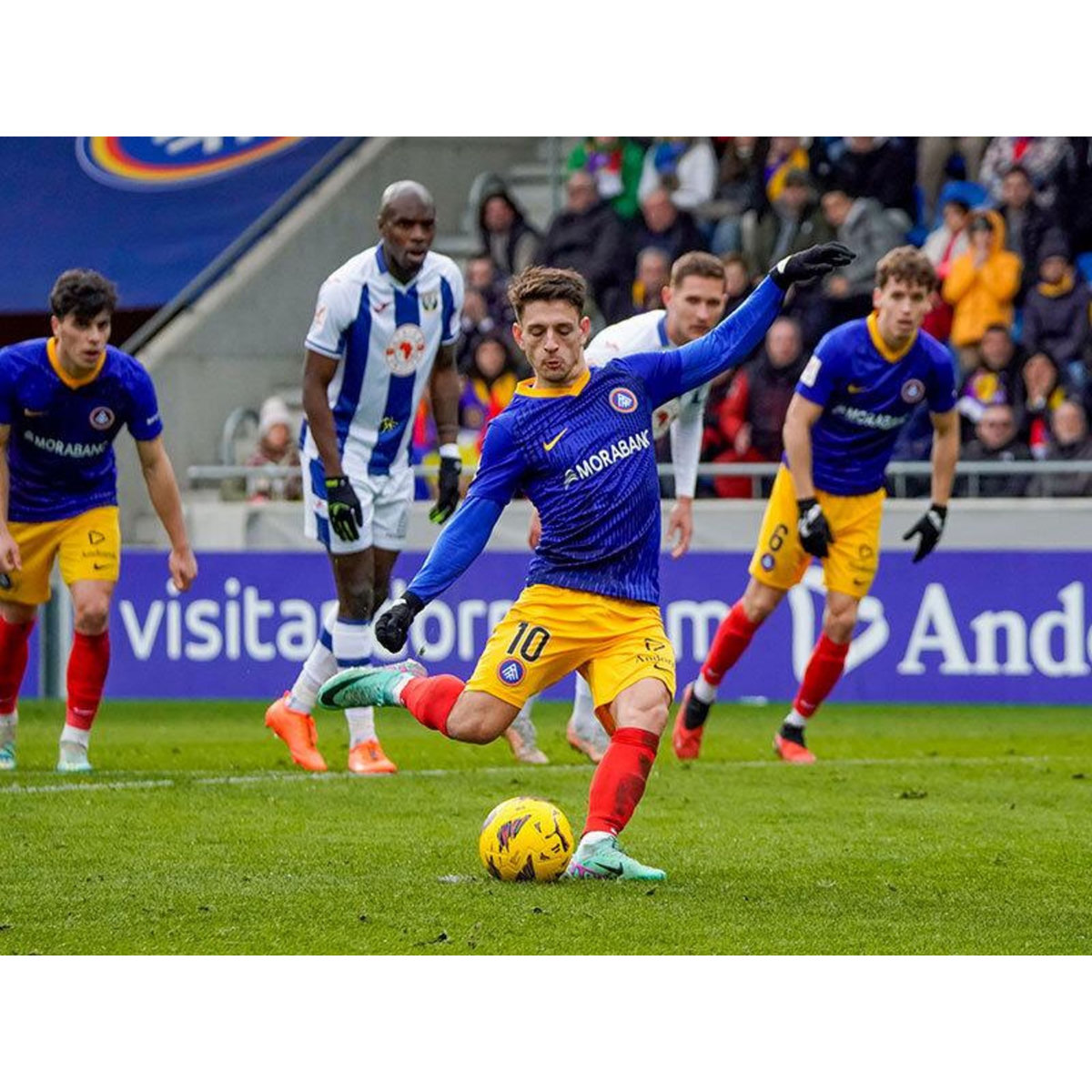 Smartbox Fútbol Club Andorra : billets pour un match et écharpes pour 2 personnes - Coffret Cadeau Sport & Aventure