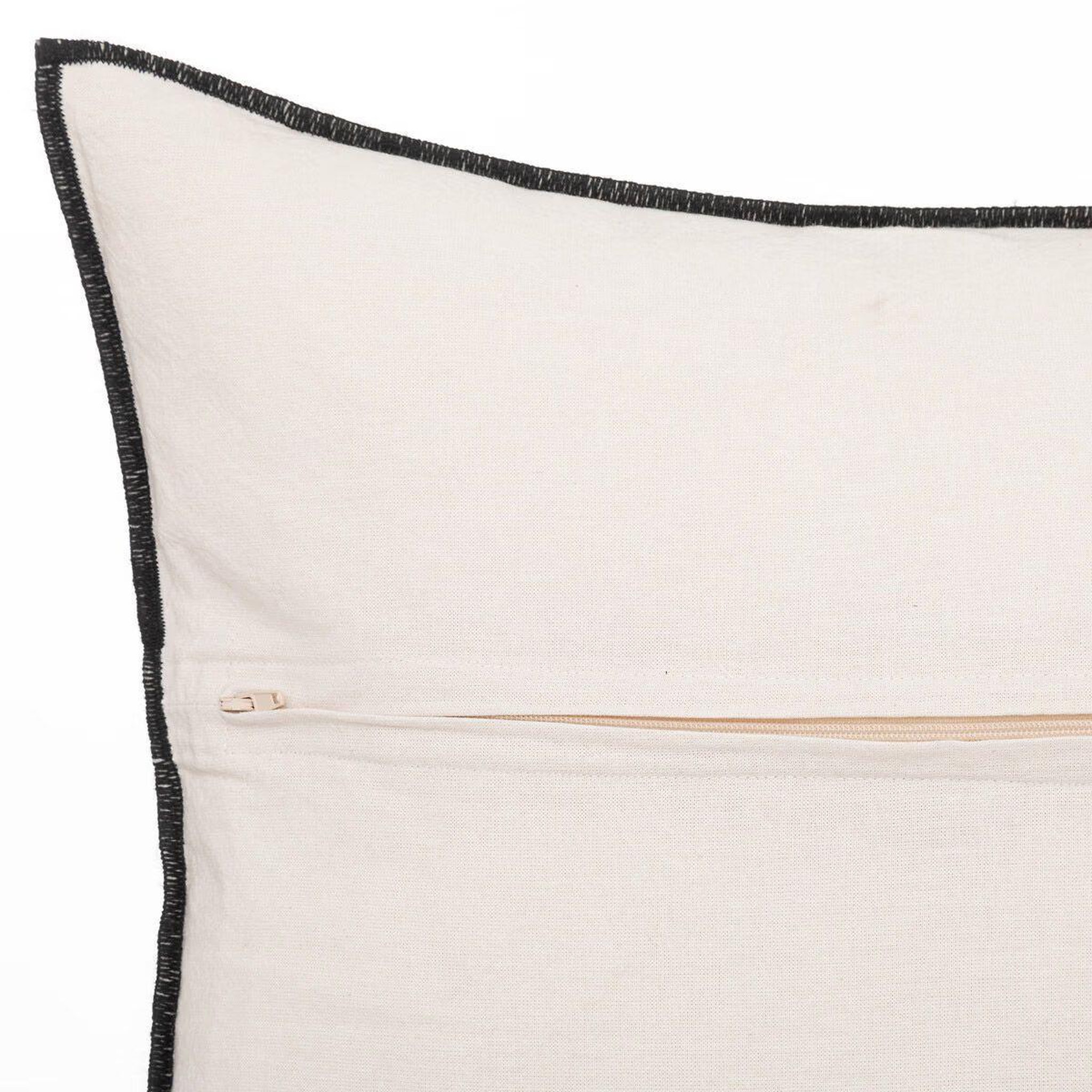 Voir la diapositive 2 : ATMOSPHERA Coussin déco  linah  45x45cm blanc