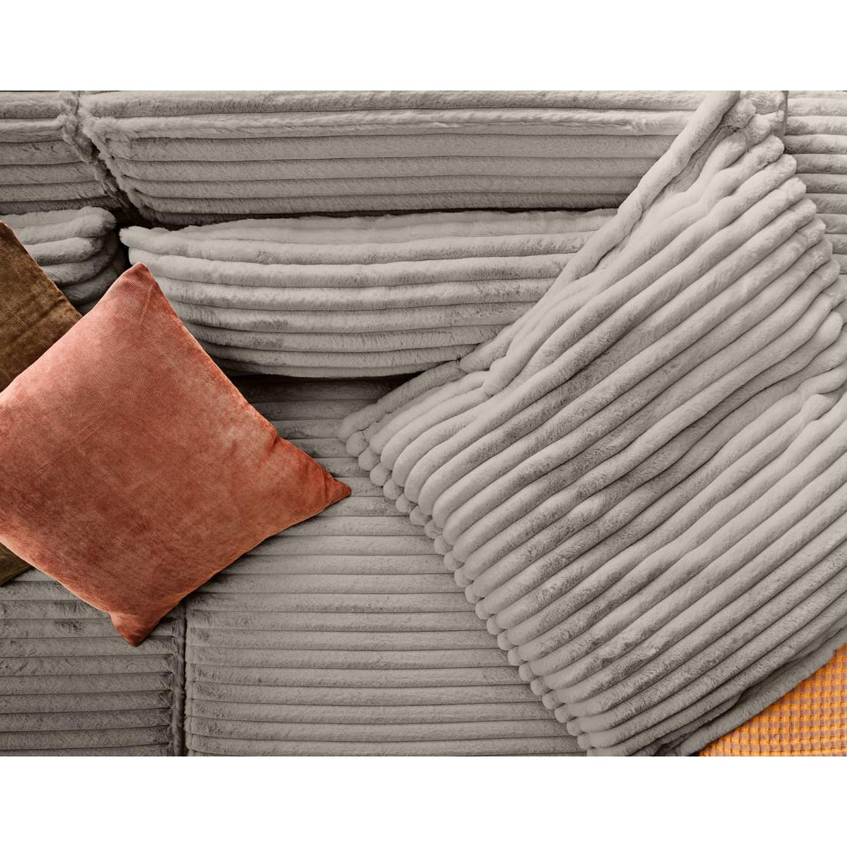 LISA DESIGN Richie - canapé droit 3 places avec double méridienne - assise profonde - en fausse fourrure côtelée