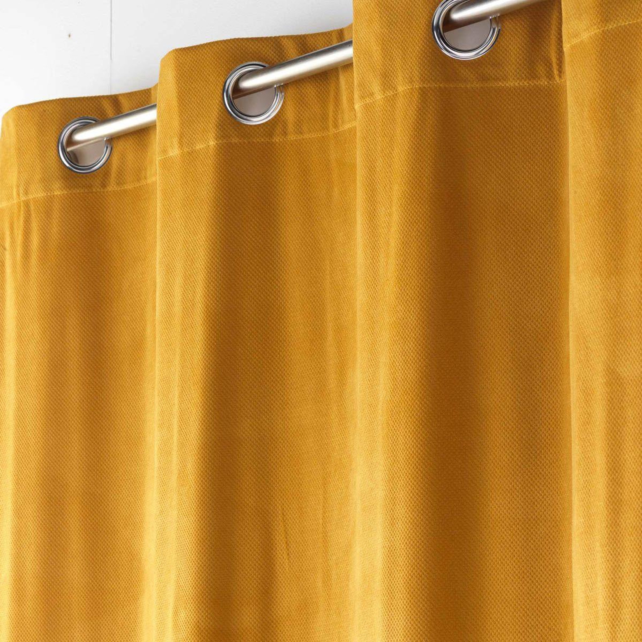 Voir la diapositive 3 : Douceur d'Intérieur Rideau à œillets  velouriane  140x260cm ocre
