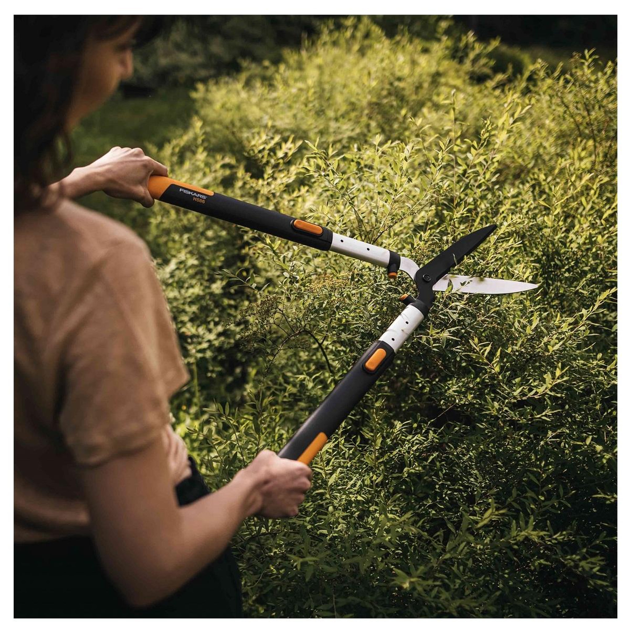 Voir la diapositive 4 : Fiskars Cisaille à haie télescopique - 1013565