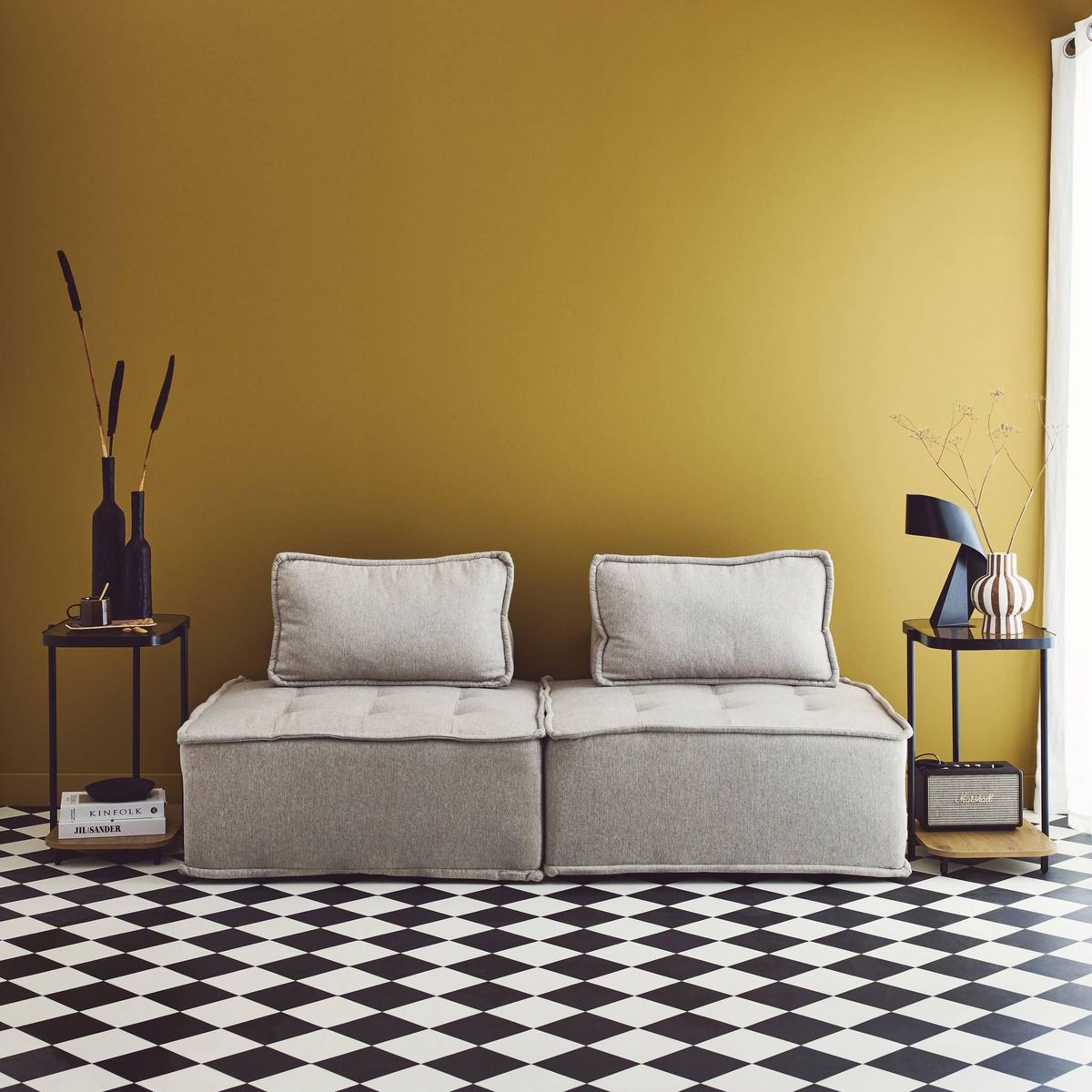 SWEEEK Lot de 2 bouts de canapé vintage en métal noir avec 2 plateaux (verre et décor bois). bords arrondis