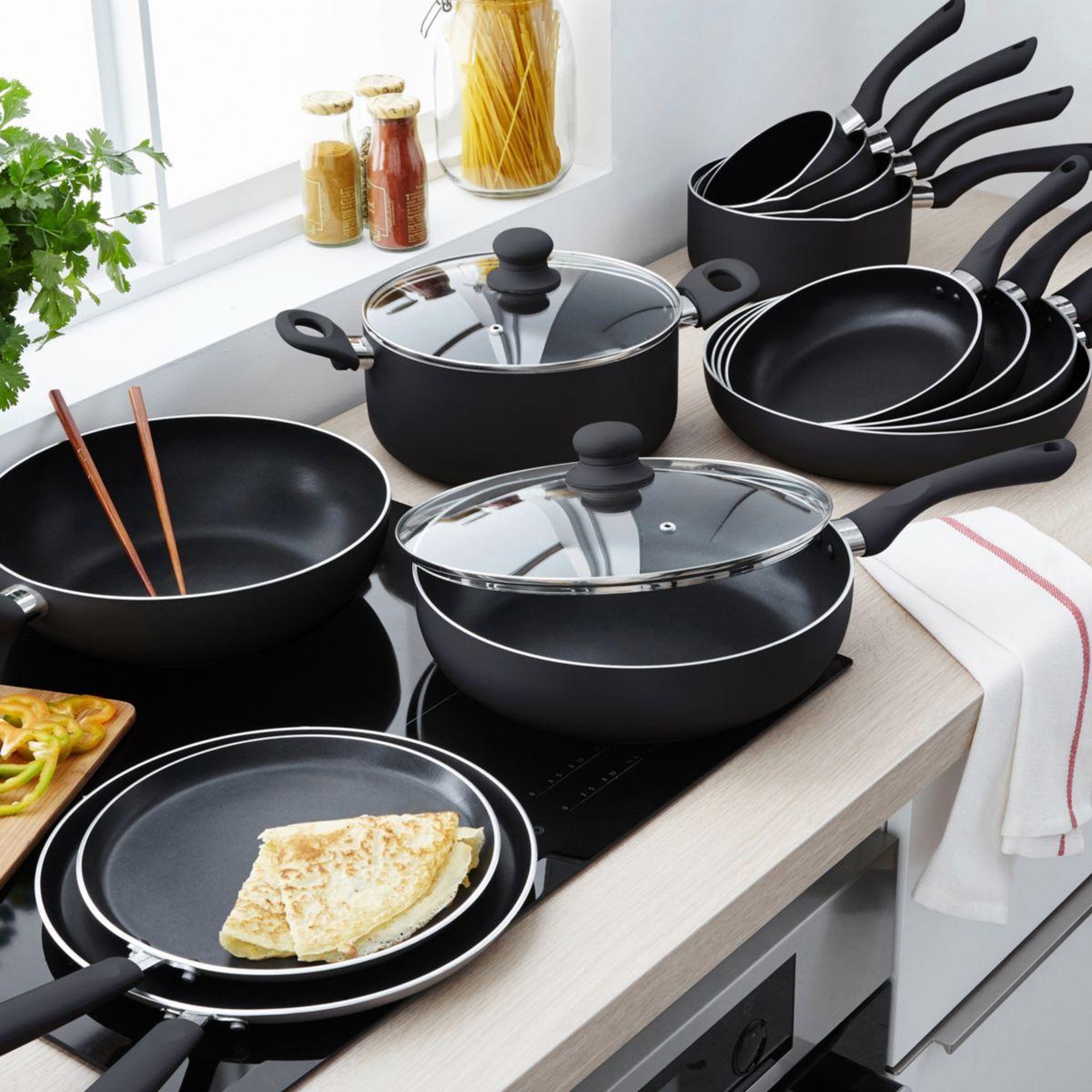 Voir la diapositive 5 : ESSENTIEL B Poêle AL DENTE diam 24cm Grise tous feux
