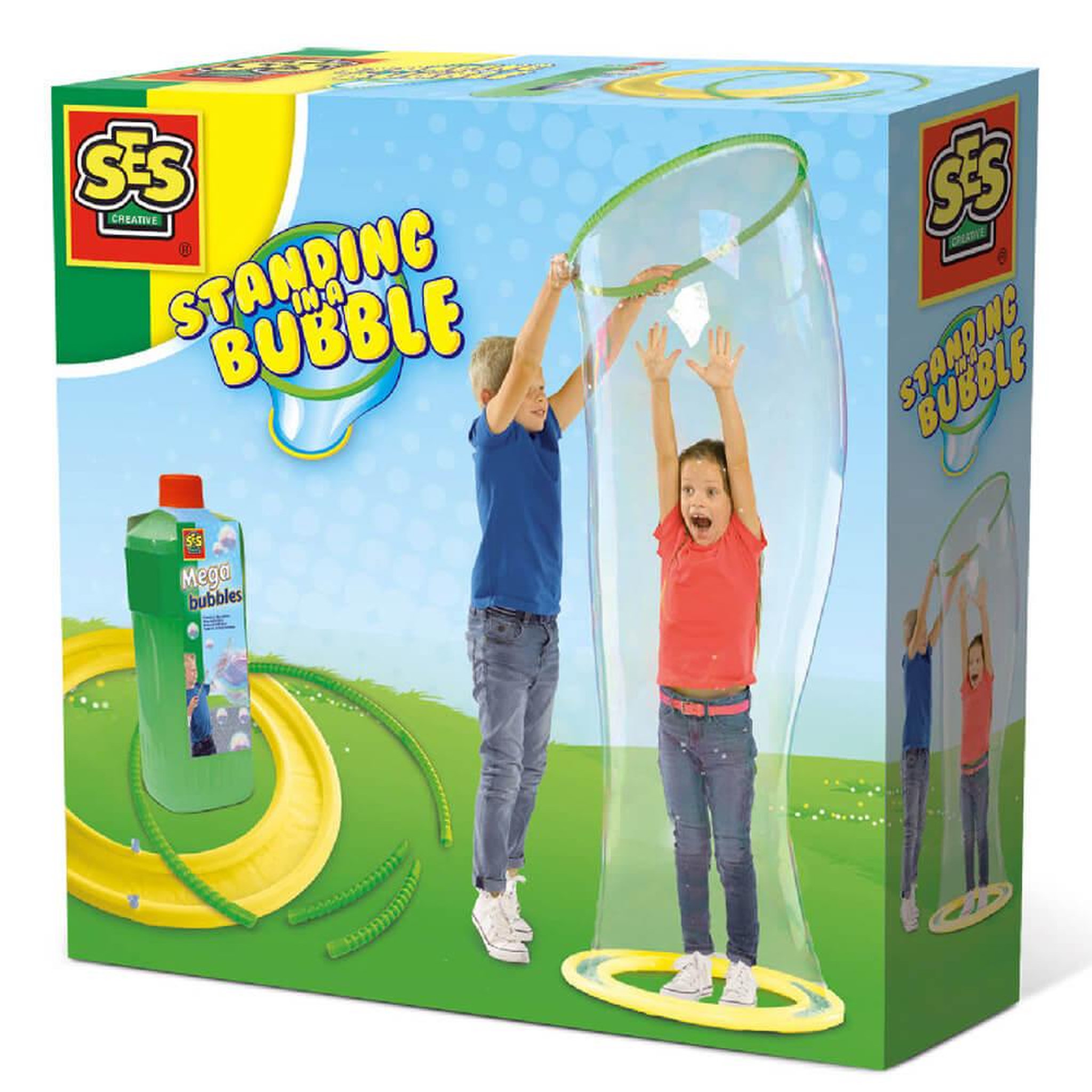 SES Creative Debout dans une bulle géante