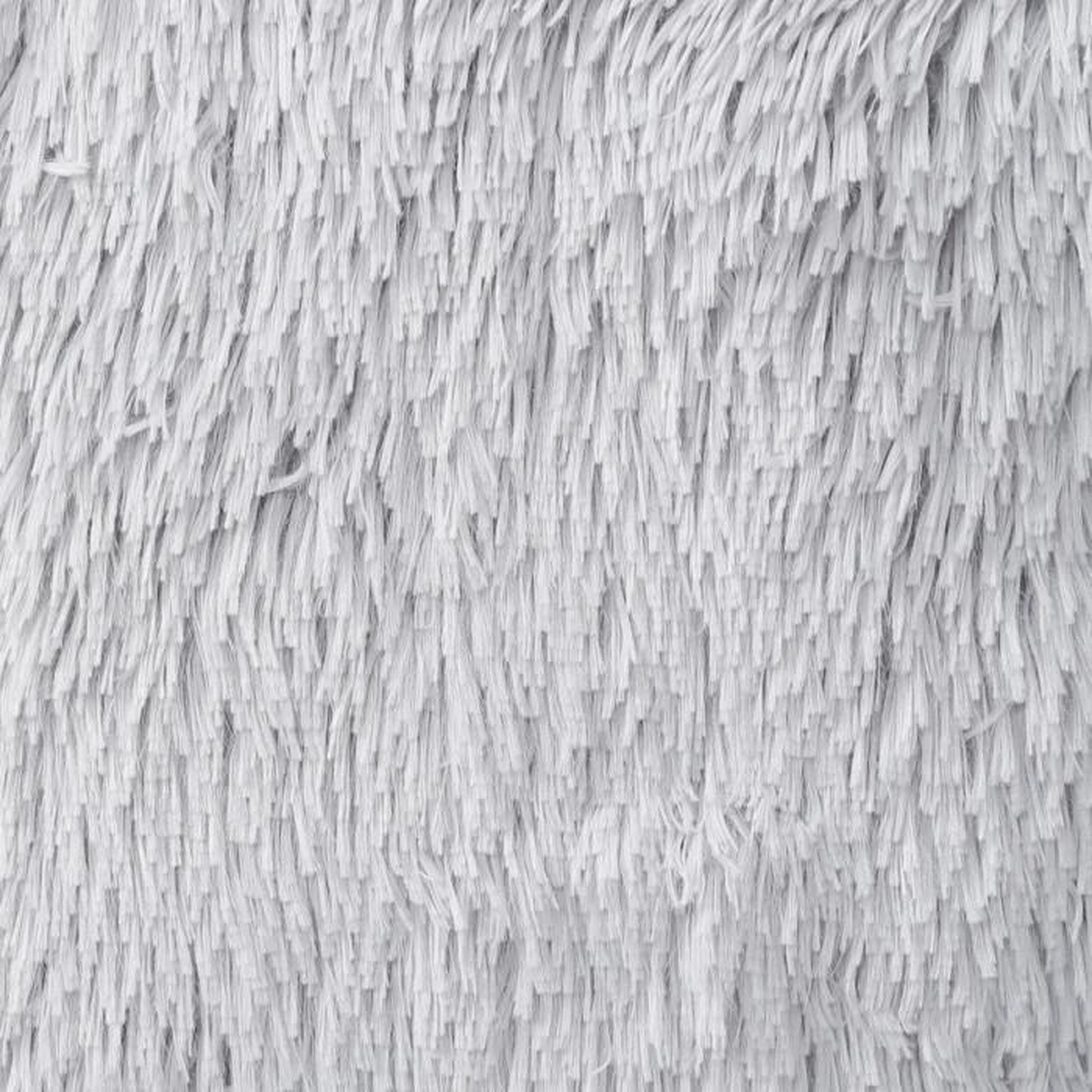 Voir la diapositive 4 : ATMOSPHERA Coussin Imitation Fourrure  Long  45x45cm Gris
