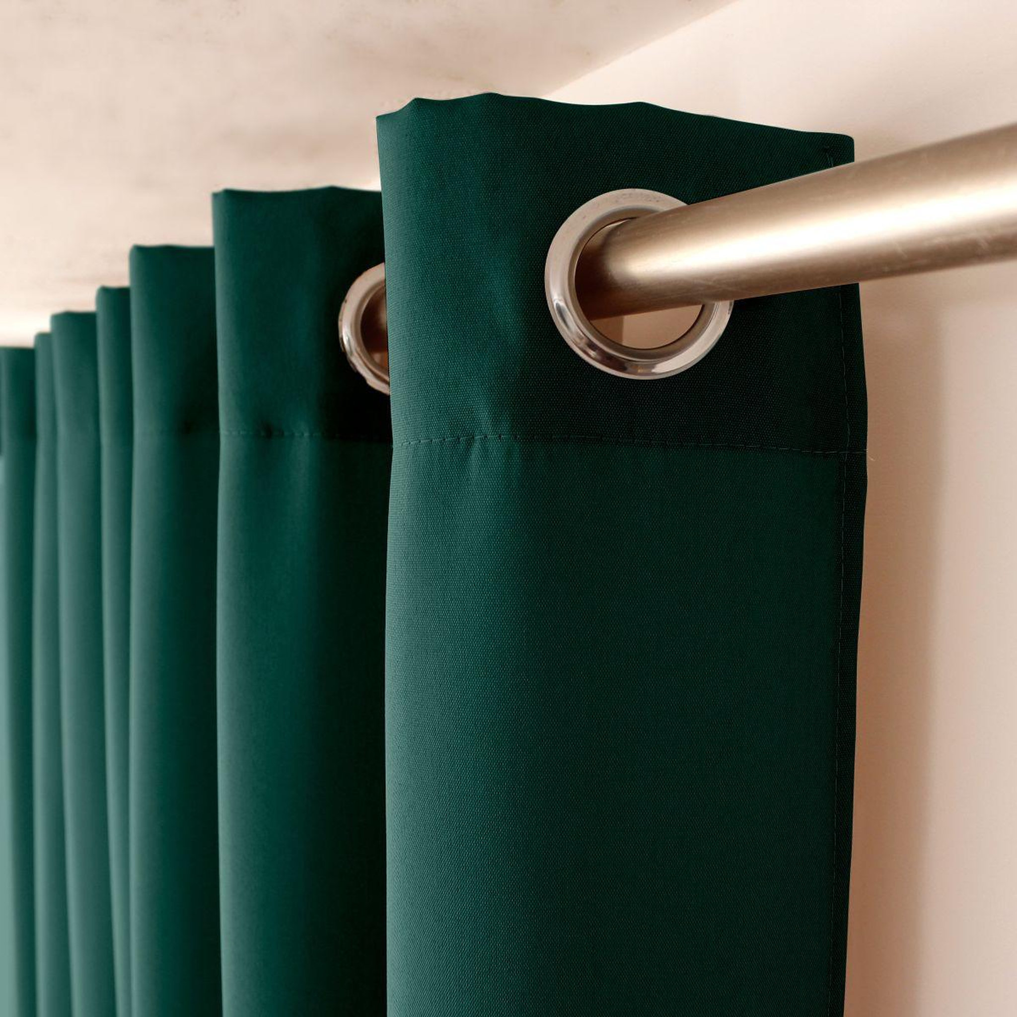 Voir la diapositive 2 : ENJOY HOME Rideau à œillets uni  basic  140x240cm vert foncé