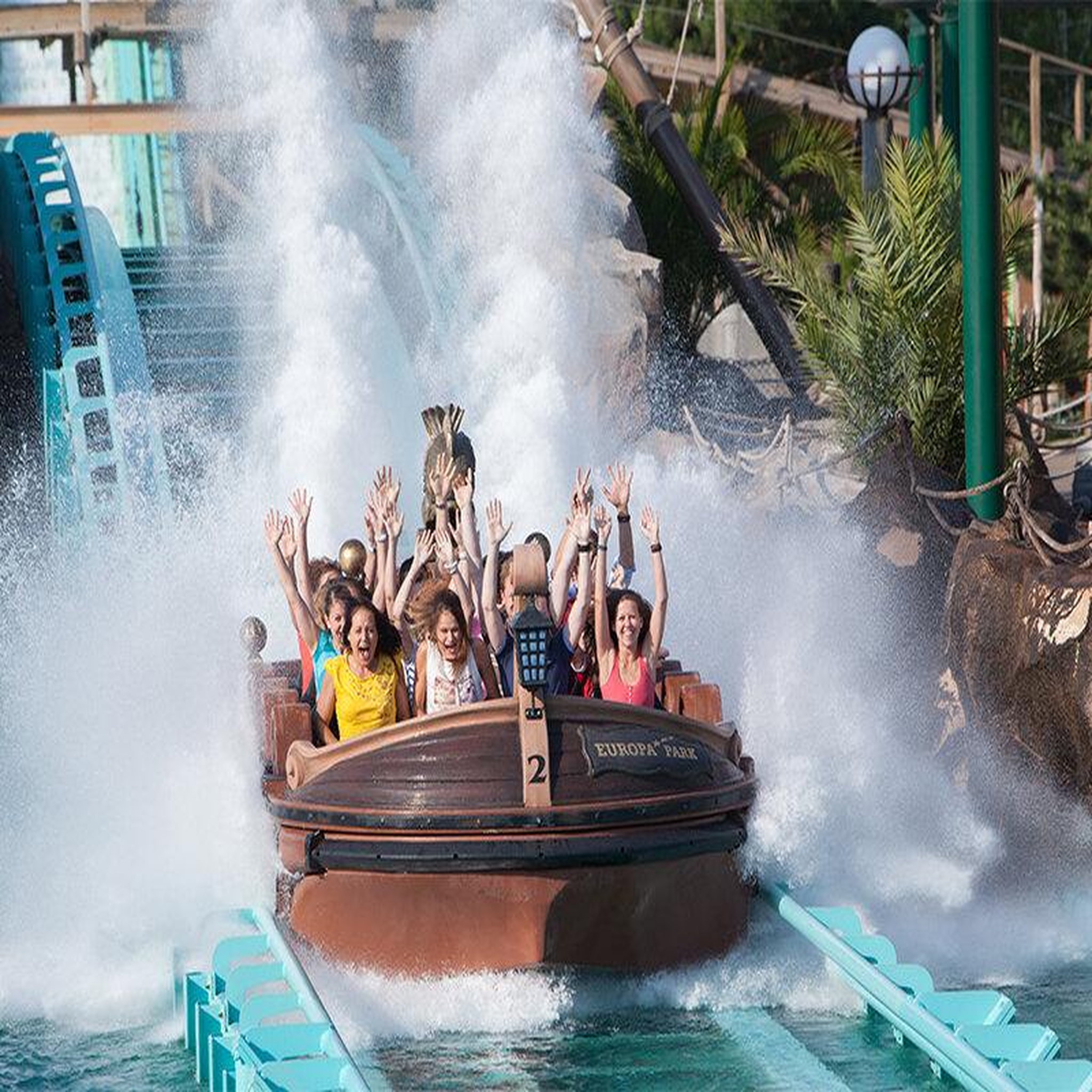 Voir la diapositive 3 : Smartbox Europa-Park 2025 en famille : 2 entrées adultes et 2 entrées enfants pour une journée en basse saison - Coffret Cadeau Sport & Aventure
