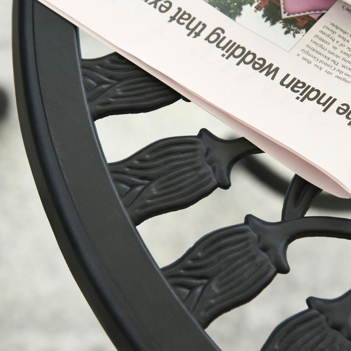 OUTSUNNY Ensemble salon de jardin 2 places 2 chaises + table ronde fonte d'aluminium imitation fer forgé noir