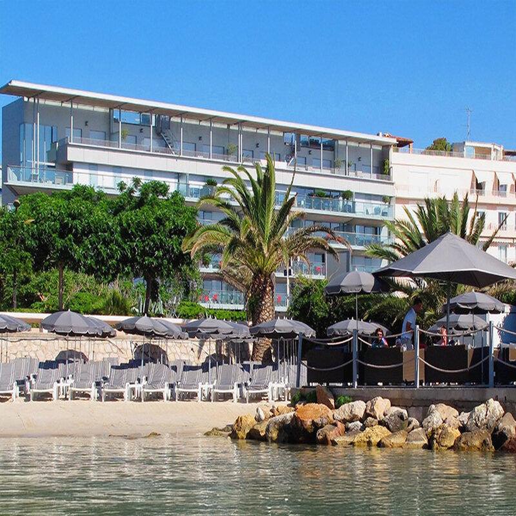 Voir la diapositive 4 : Smartbox 2 jours au bord de la mer en famille dans un hôtel 4* à antibes - coffret cadeau séjour