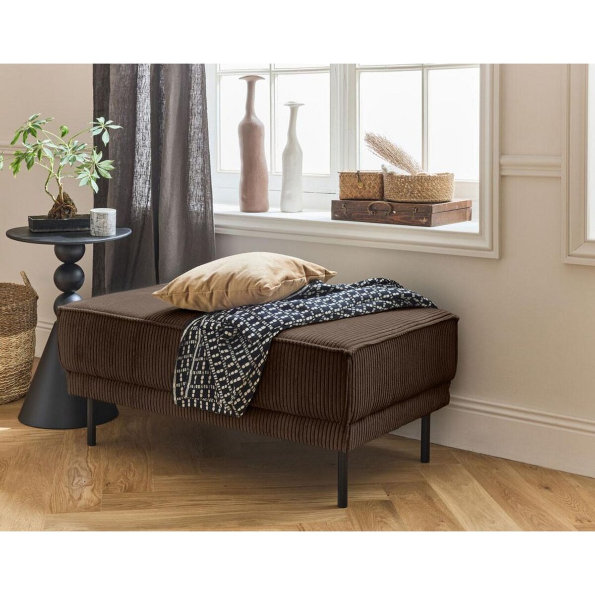 LISA DESIGN Charlie - pouf - pieds hauts - en velours côtelé