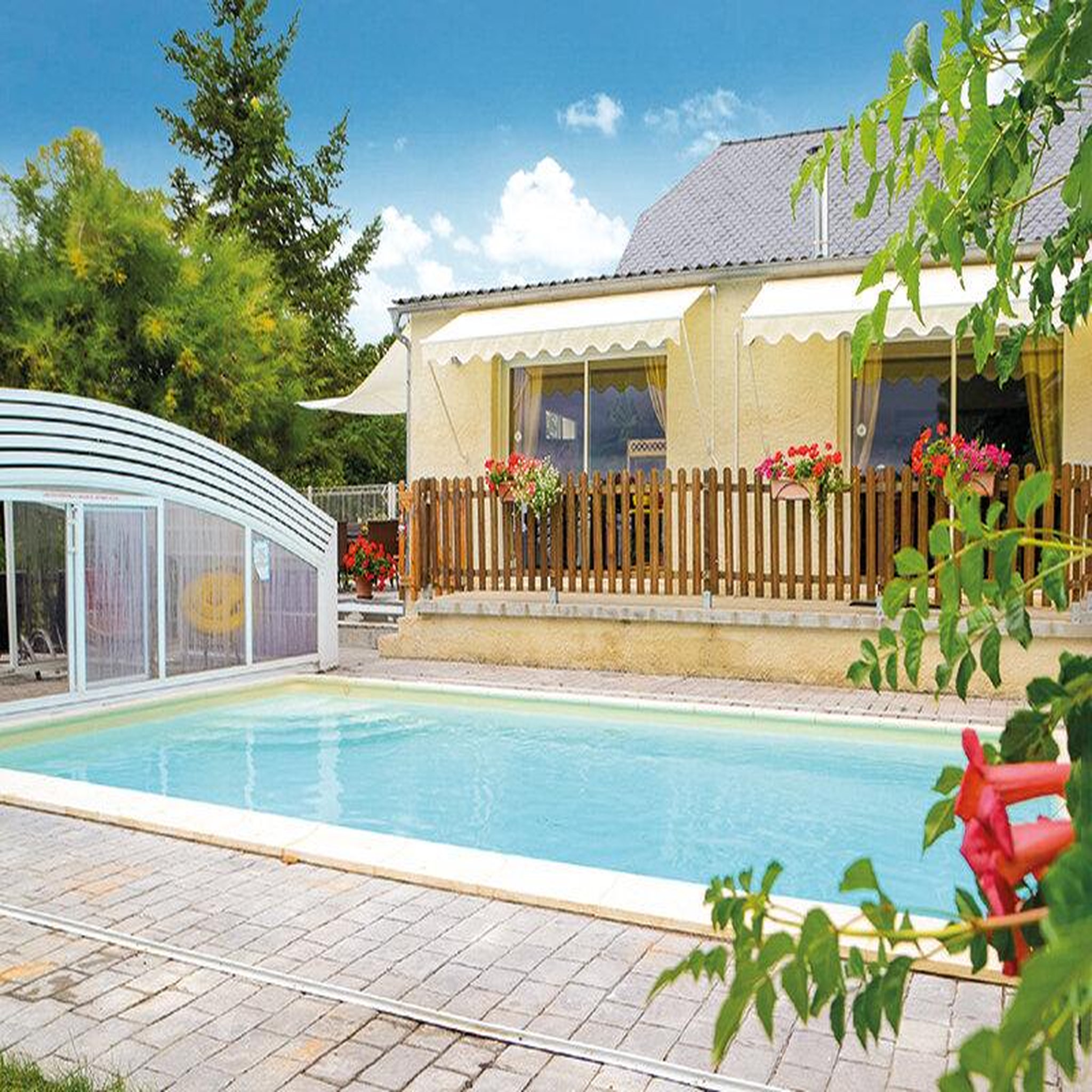 Voir la diapositive 2 : Smartbox Séjour détente avec accès au bain bouillonnant - coffret cadeau séjour