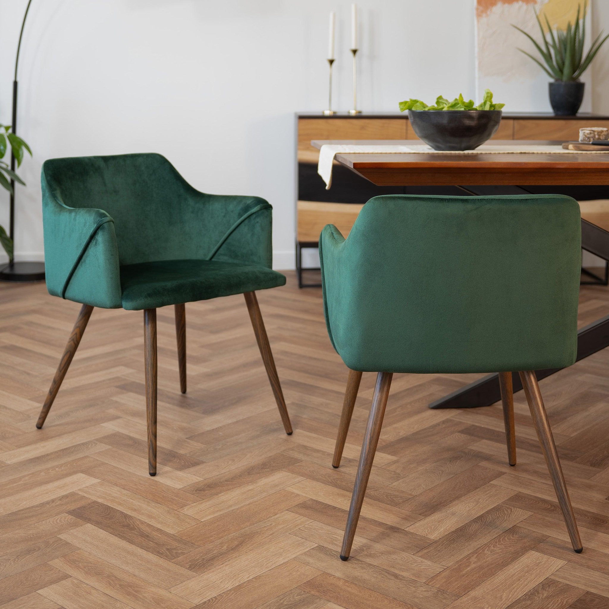 Voir la diapositive 2 : MAISON PAVANE Lot de 2 chaises avec accoudoirs en velours vert foncé-daisy