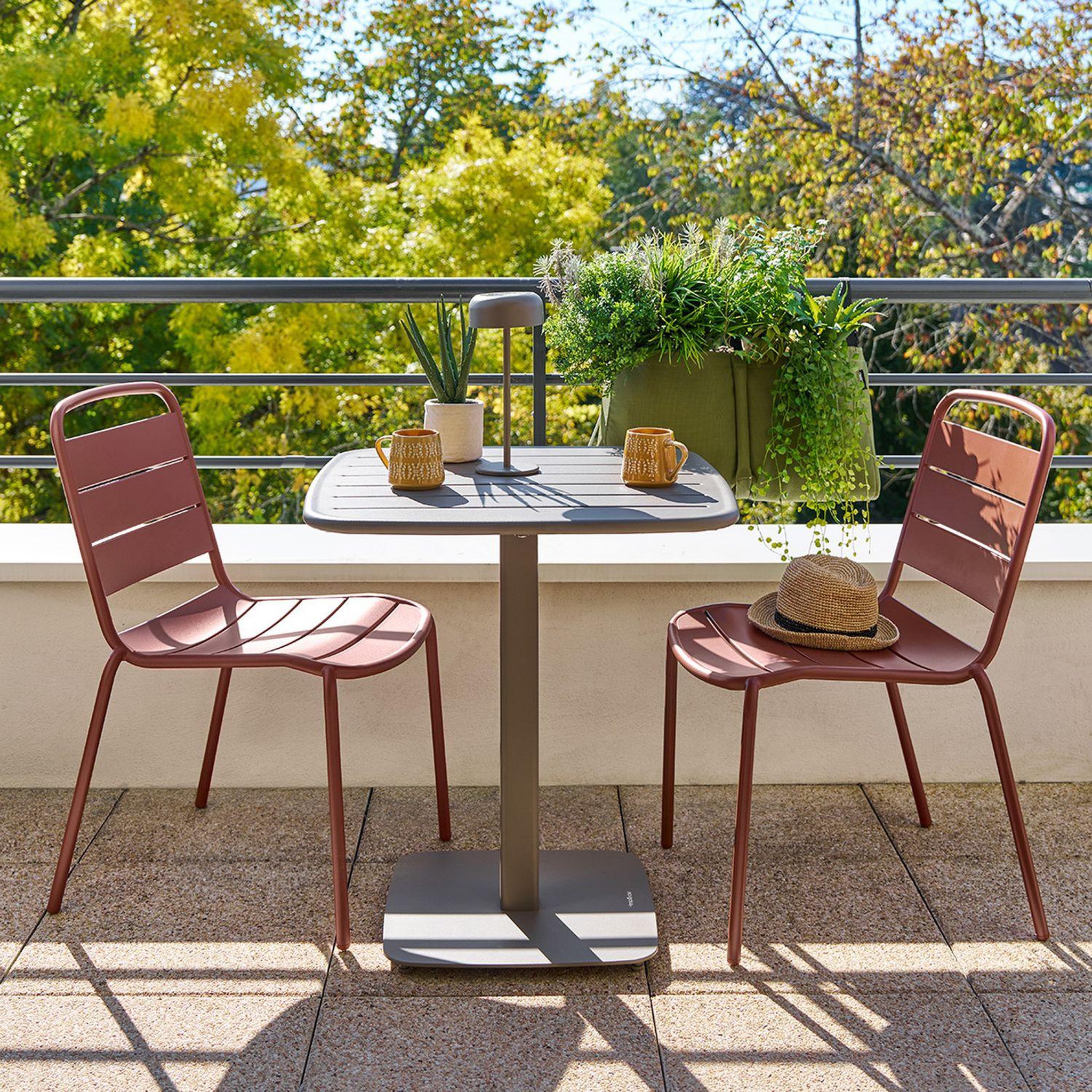 Voir la diapositive 3 : HESPERIDE Table de jardin carrée 2 places ALEGORIA