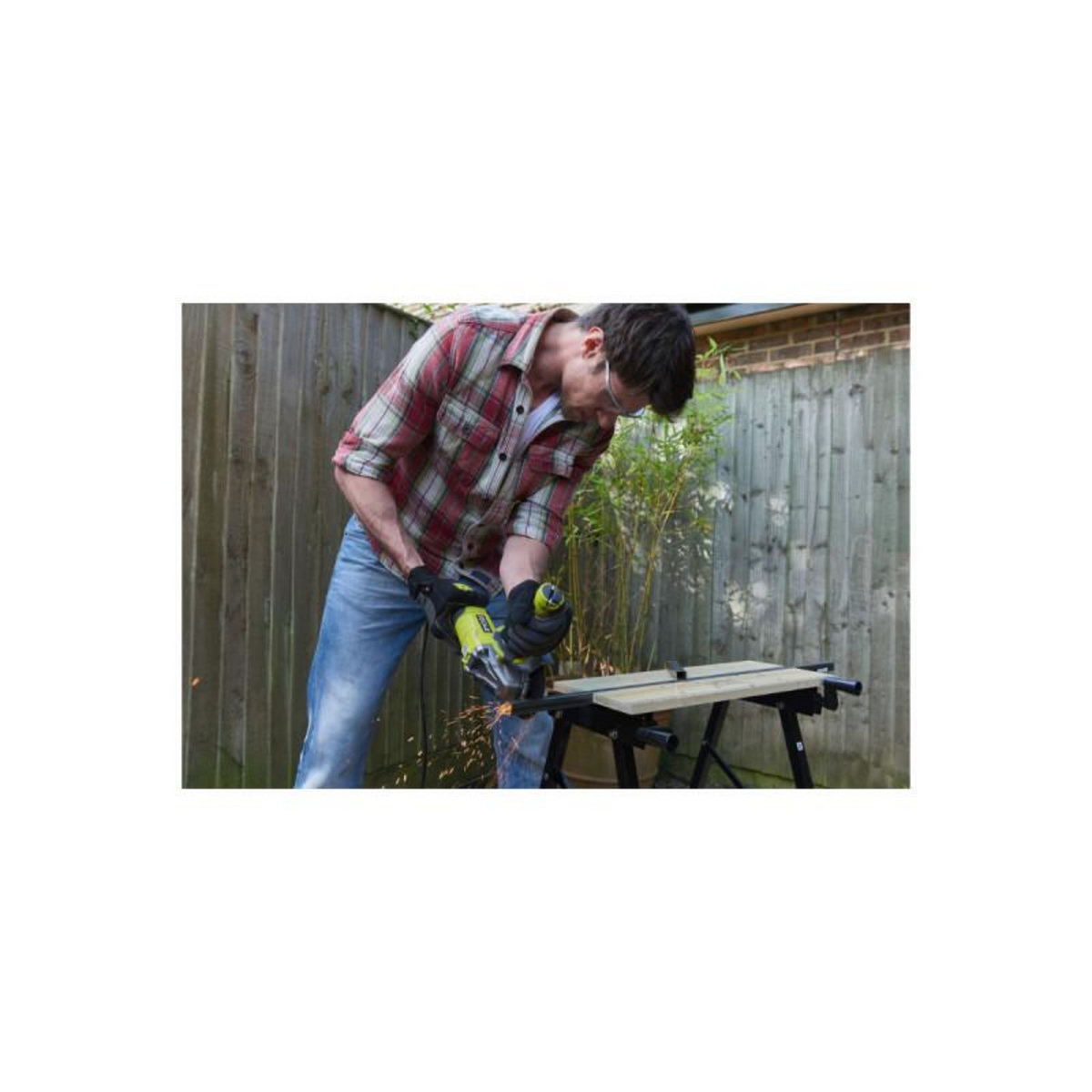 Ryobi Meuleuse d'angle RYOBI - 1010W - 125mm - 1 coffret de rangement - RAG1010-125TA6