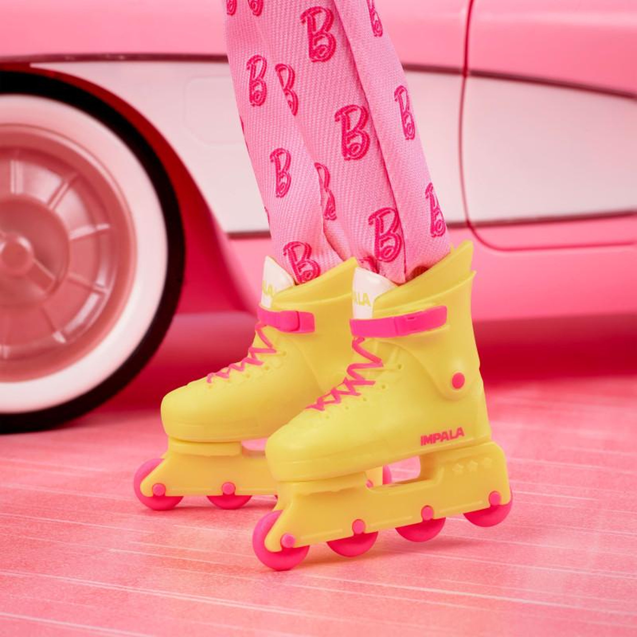 Voir la diapositive 6 : BARBIE Barbie - Poupée film - Ken combinaison Rose - JCP80