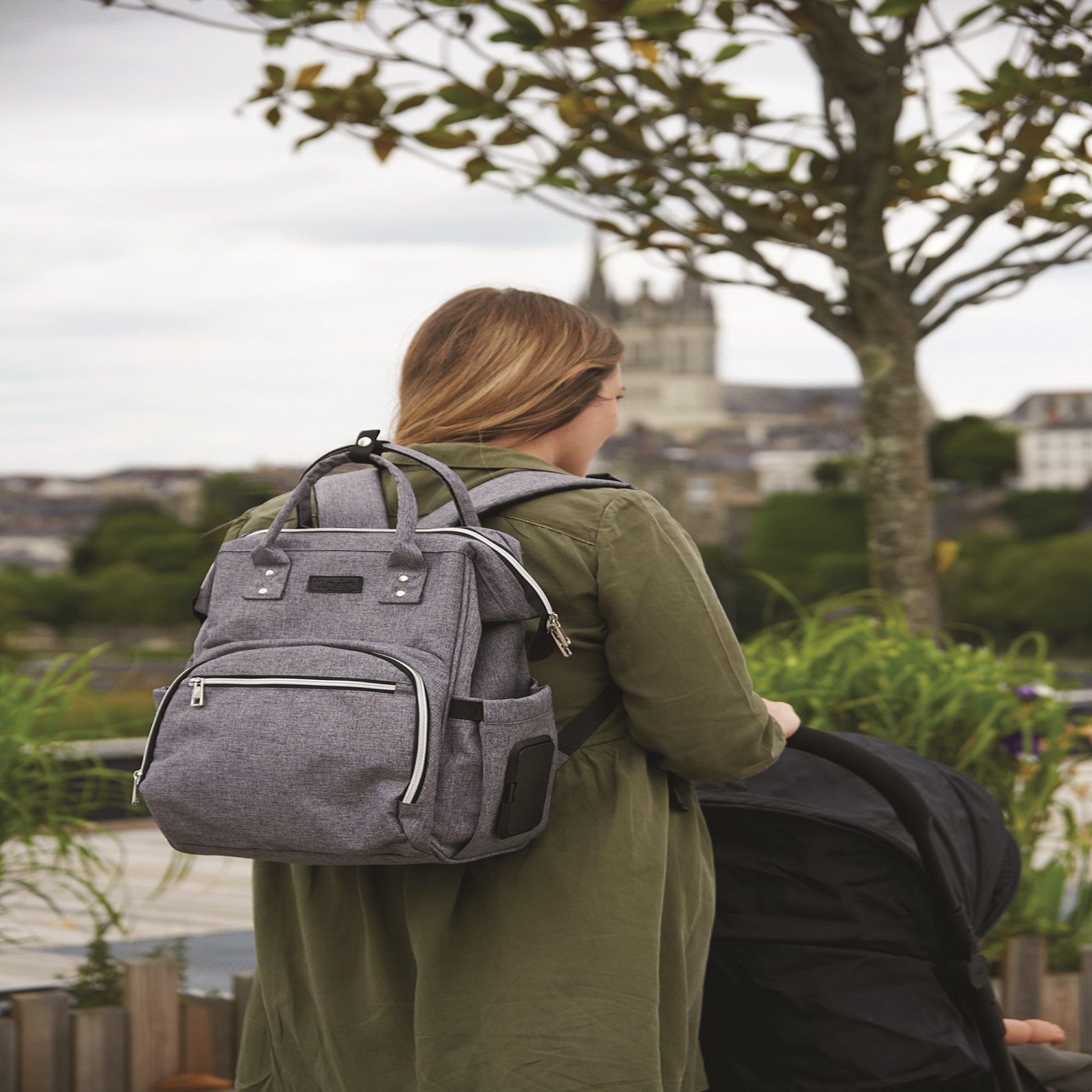 Voir la diapositive 6 : TINEO Sac à langer "Sac à dos"