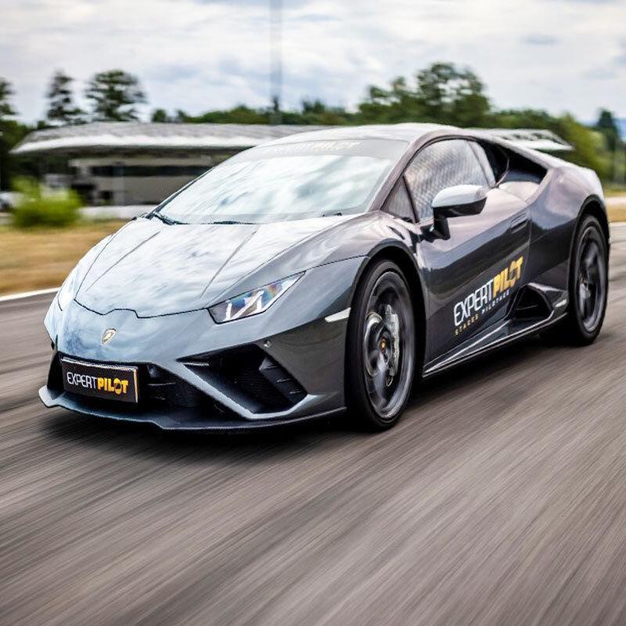 Voir la diapositive 3 : Smartbox Stage de pilotage : 4 tours sur le circuit de chambley en ferrari 488 gtb, lamborghini huracán ou porsche 911 gt3 - coffret cadeau sport & aventure