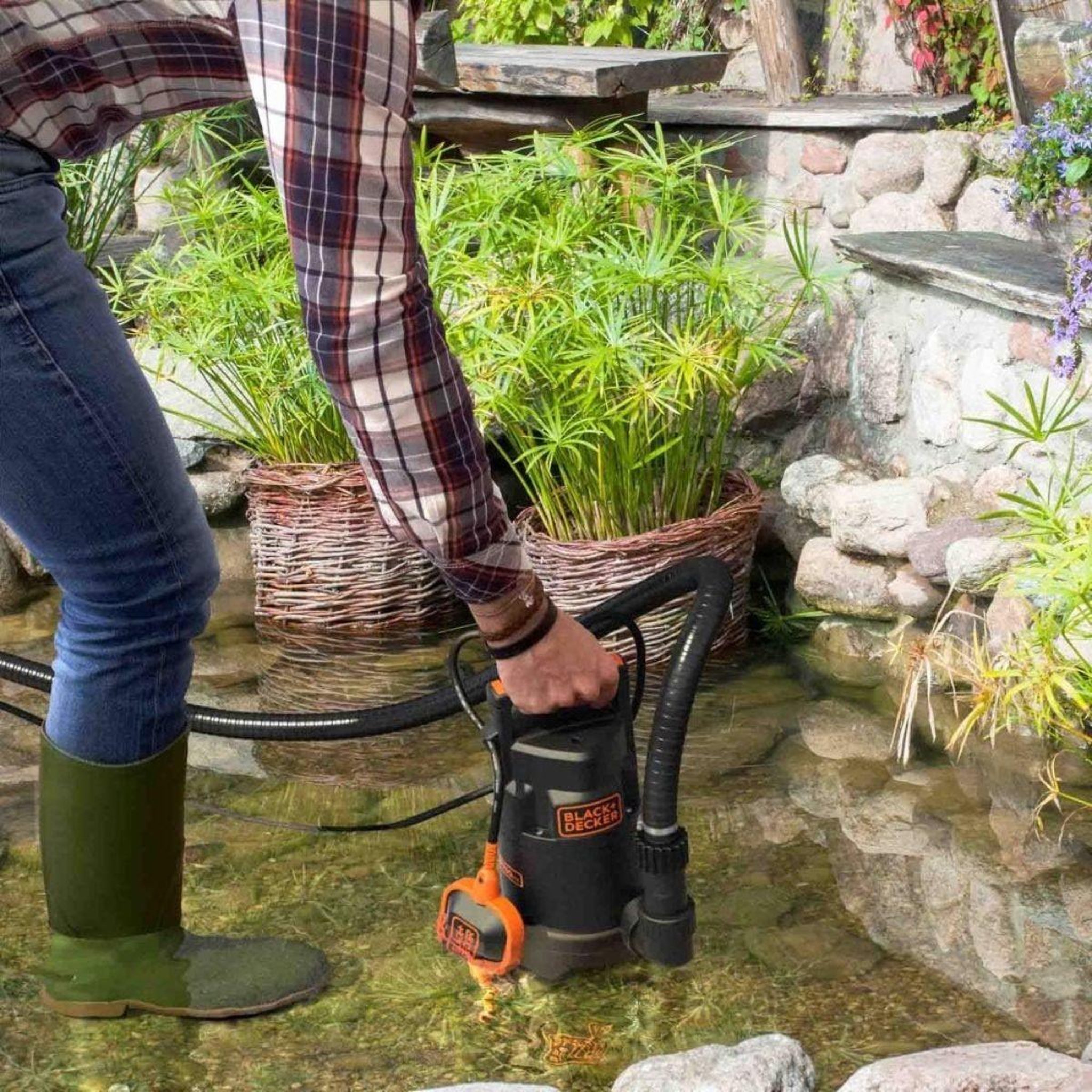 Voir la diapositive 2 : Black et Decker Pompe Vide Cave Eaux Usées 750W - Pompe Immergée Flotteur Intégré Eaux Claires / Eaux Sales Débit 13000 l/h Black+Decker