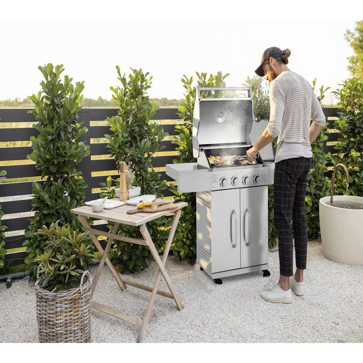 Habitat et Jardin Barbecue gaz en inox avec 5 brûleurs dont 1 latéral  Brazzo  - 118 x 57 x 104 cm - Gris clair