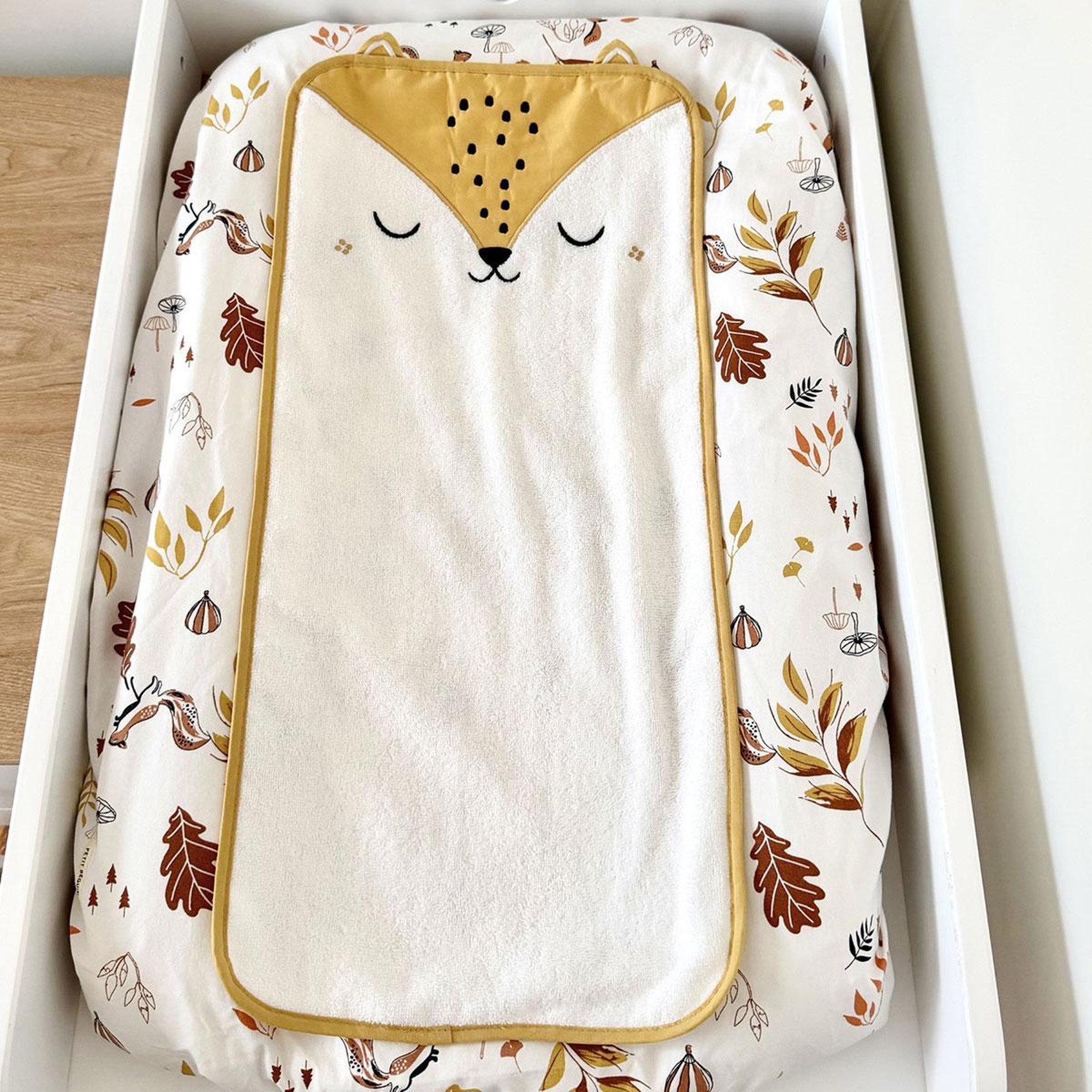 Voir la diapositive 6 : Petit Béguin Housse de matelas à langer + 2 tapis de change merlin