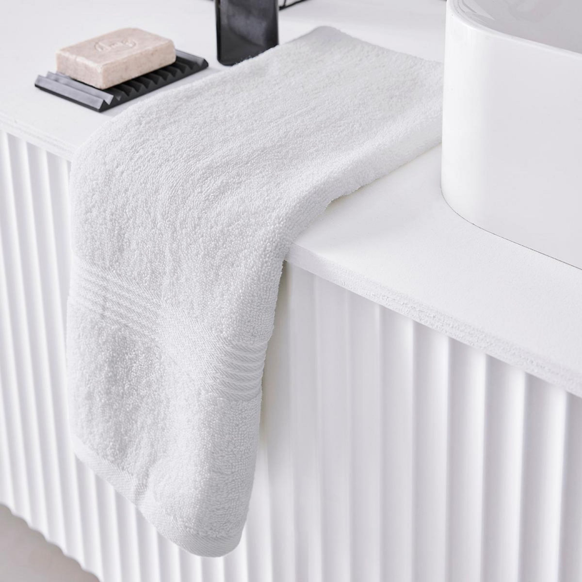 TODAY Serviette de toilette unie en coton 450 g/m²