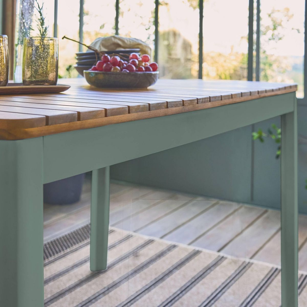 SWEEEK Table de jardin SENORA acacia avec coins arrondis, 6 places, 120 x 80 x 75 cm